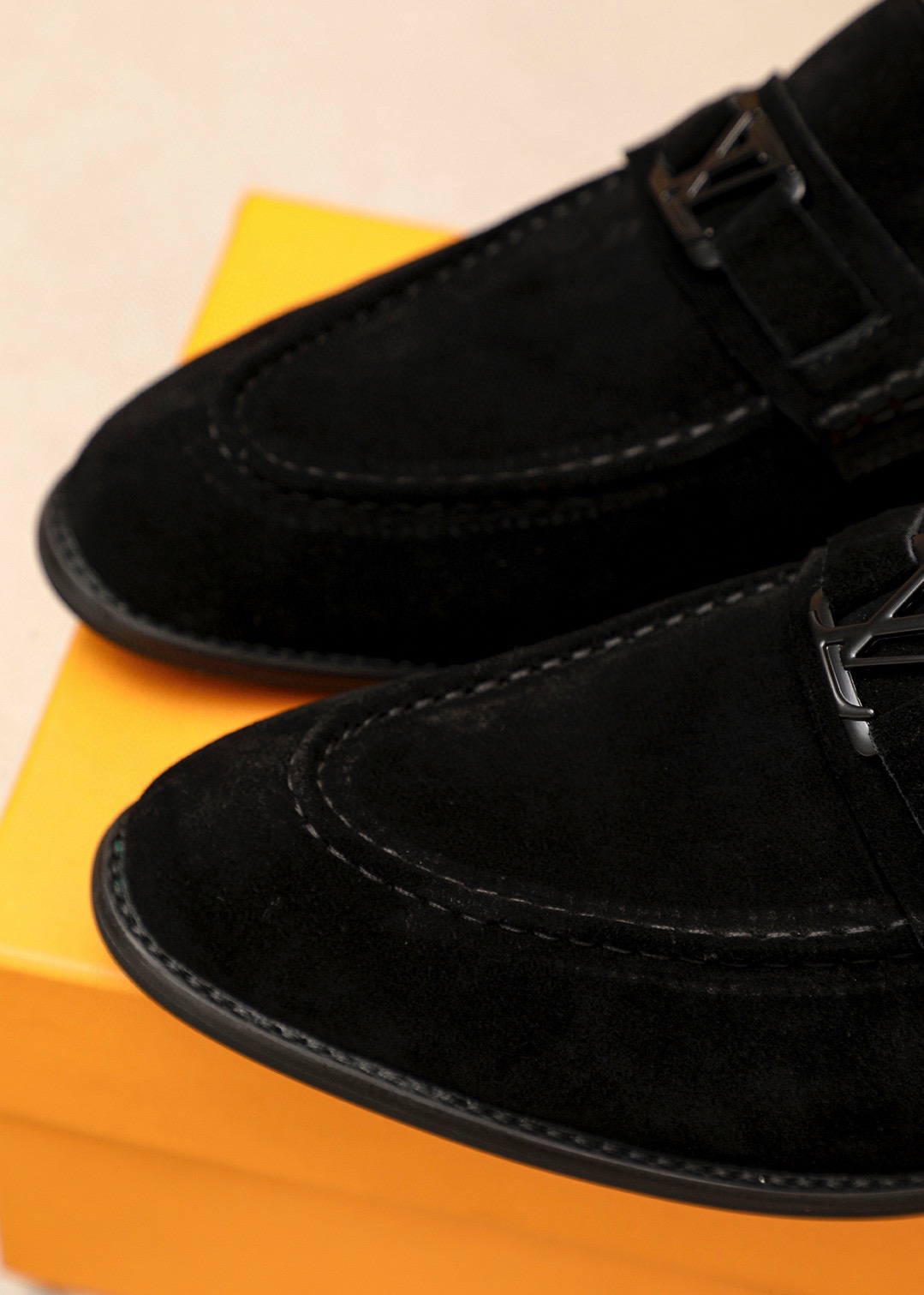 LV men's leather shoes-37