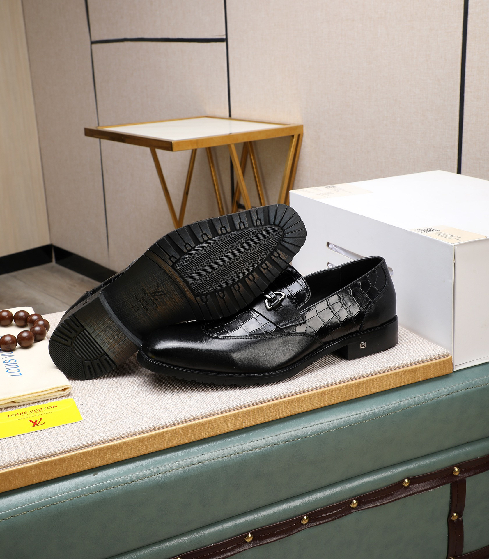 LV men's leather shoes-31