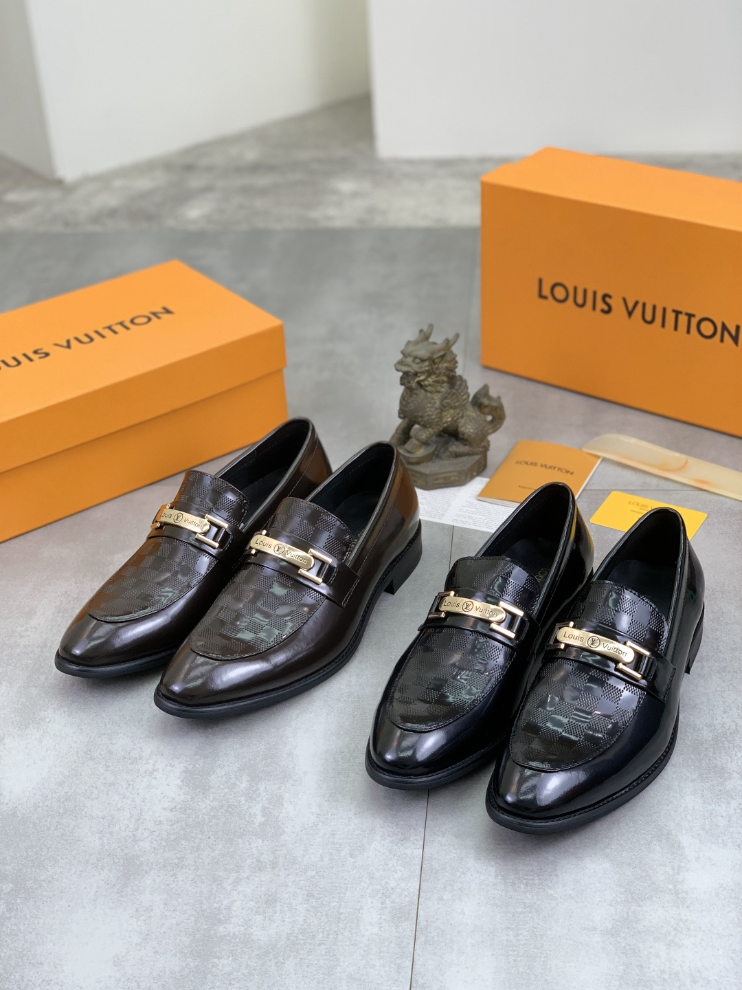 LV men's leather shoes-19
