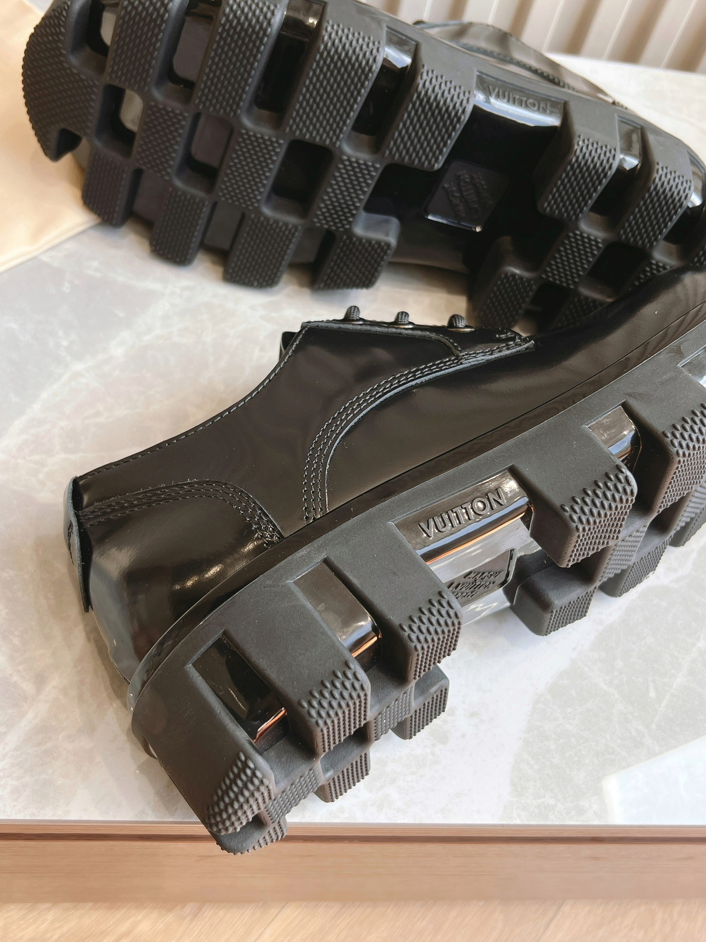 LV women's leather shoes-14