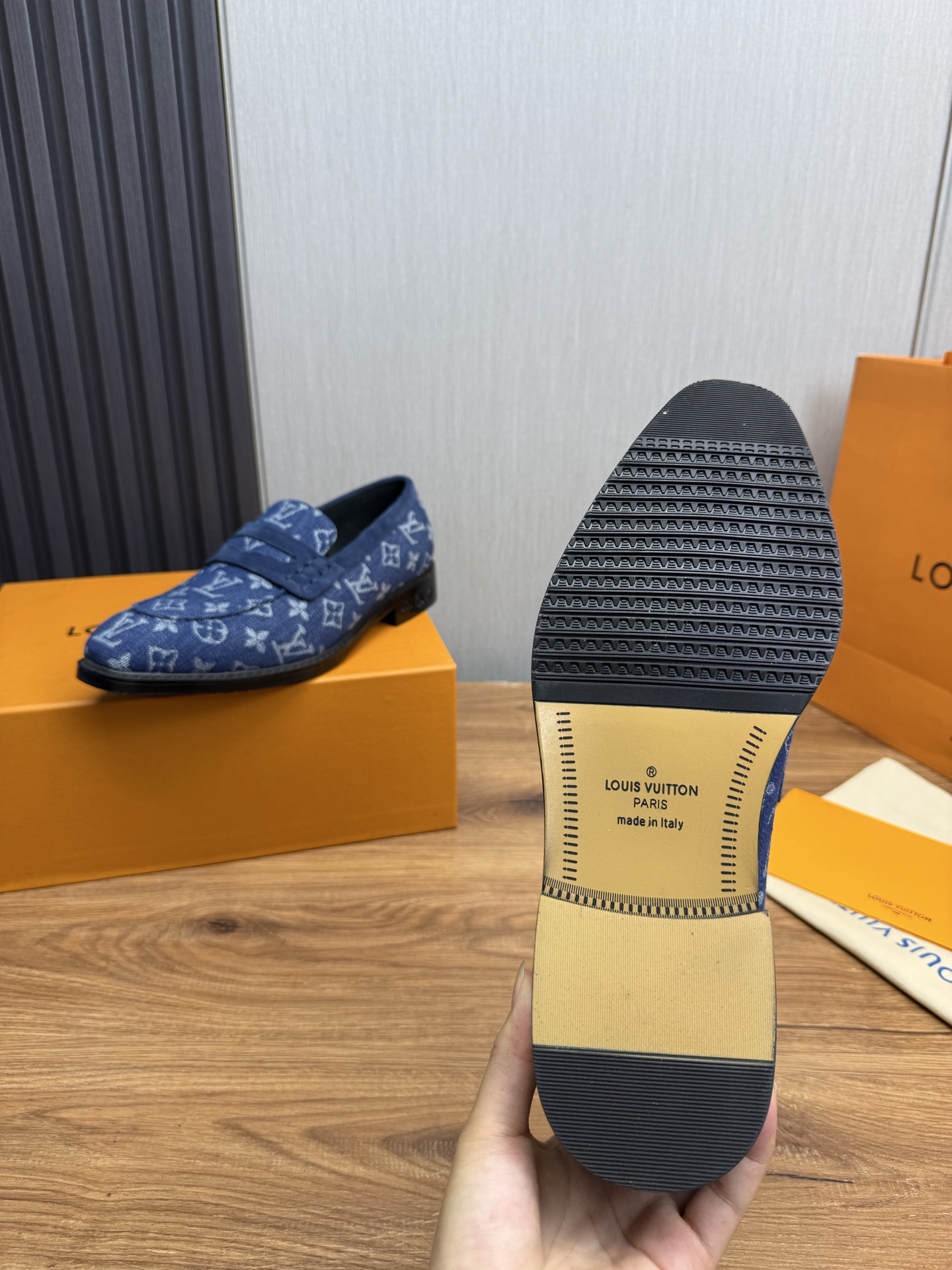 LV women's leather shoes-35