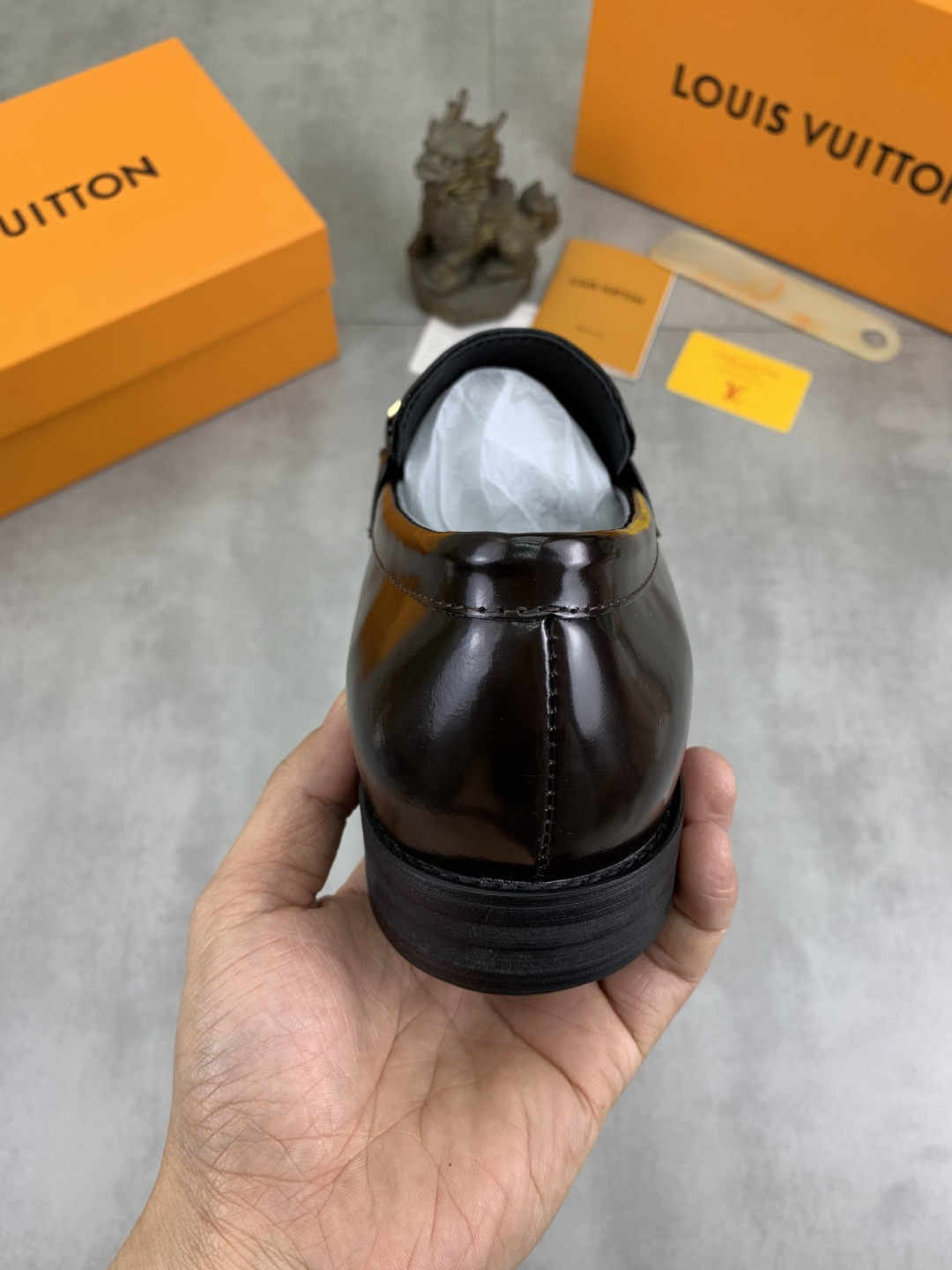 LV men's leather shoes-19