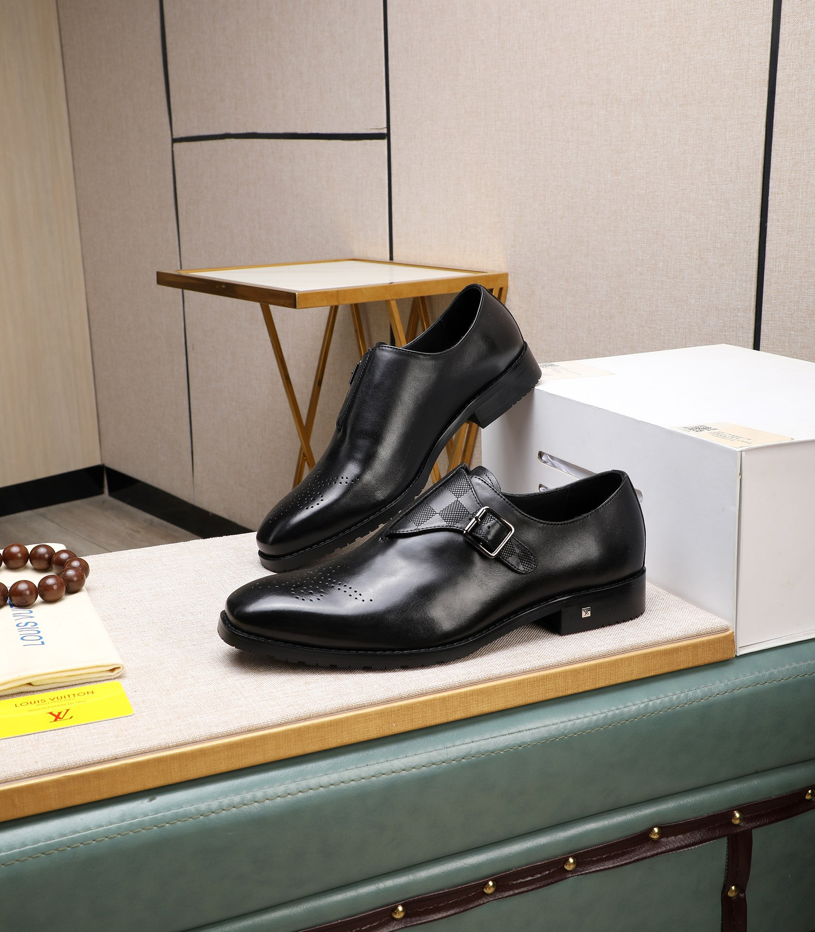 LV men's leather shoes-29