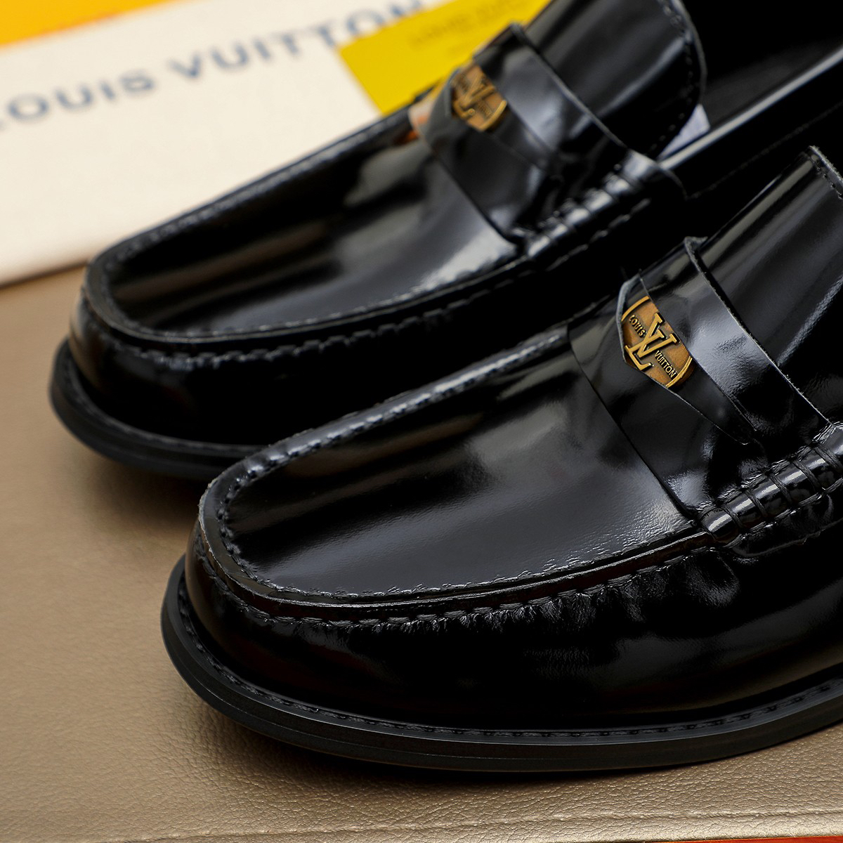 LV men's leather shoes-68