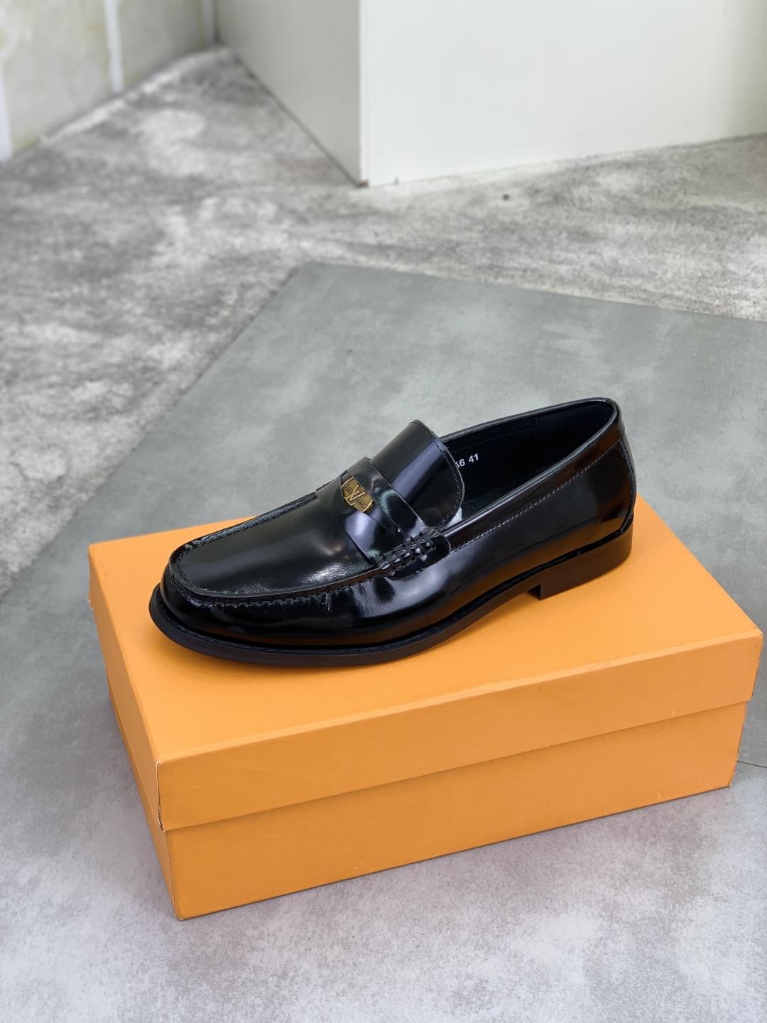 LV men's leather shoes-61