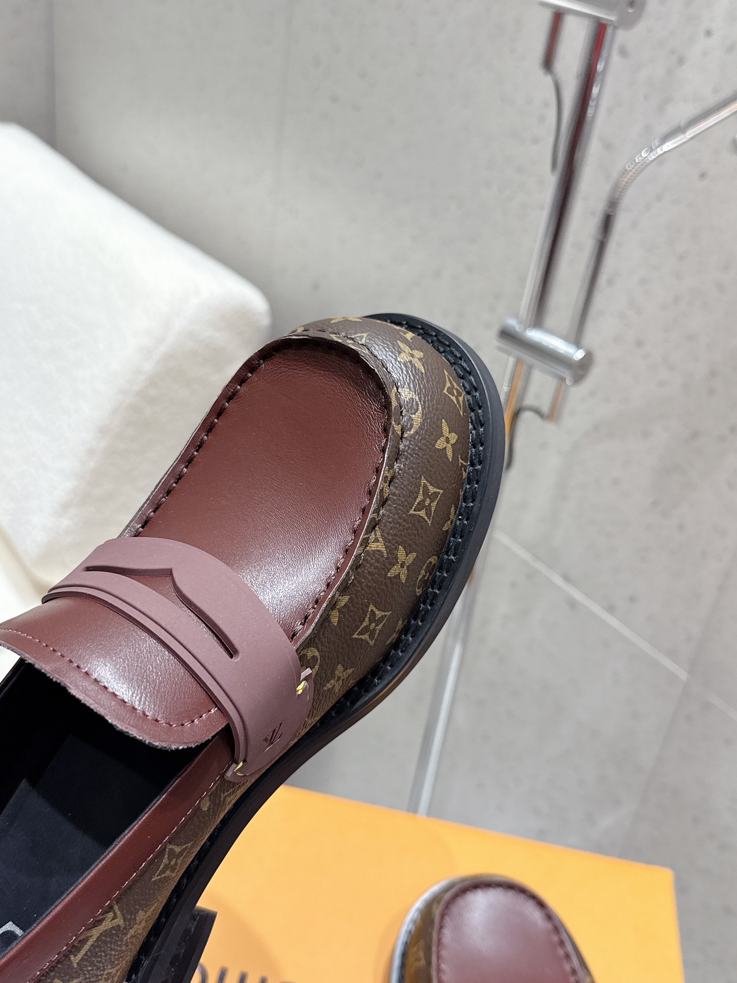 LV women's leather shoes-43