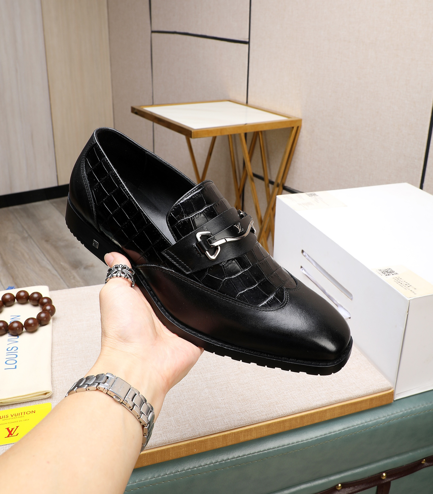 LV men's leather shoes-31