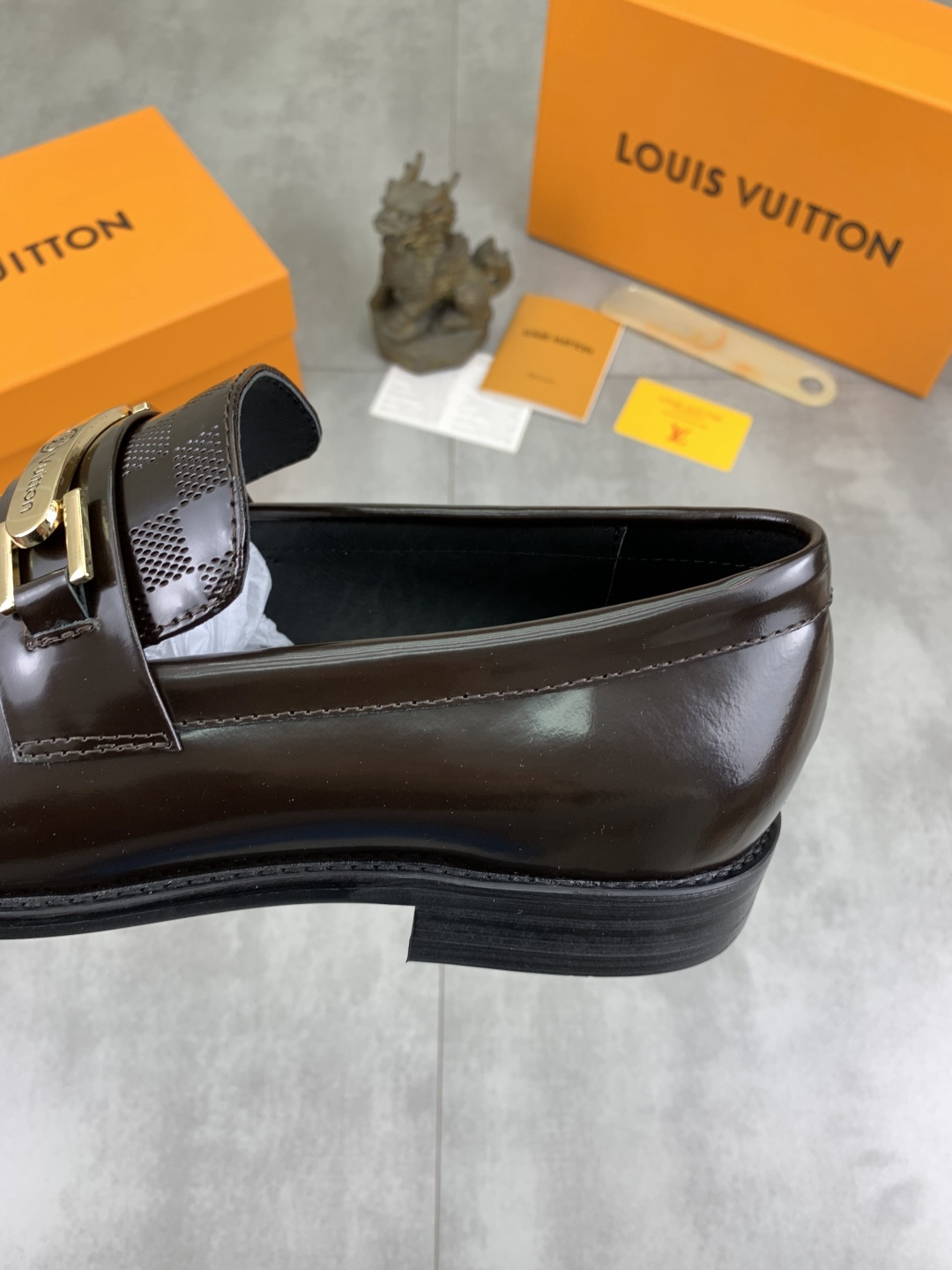 LV men's leather shoes-19