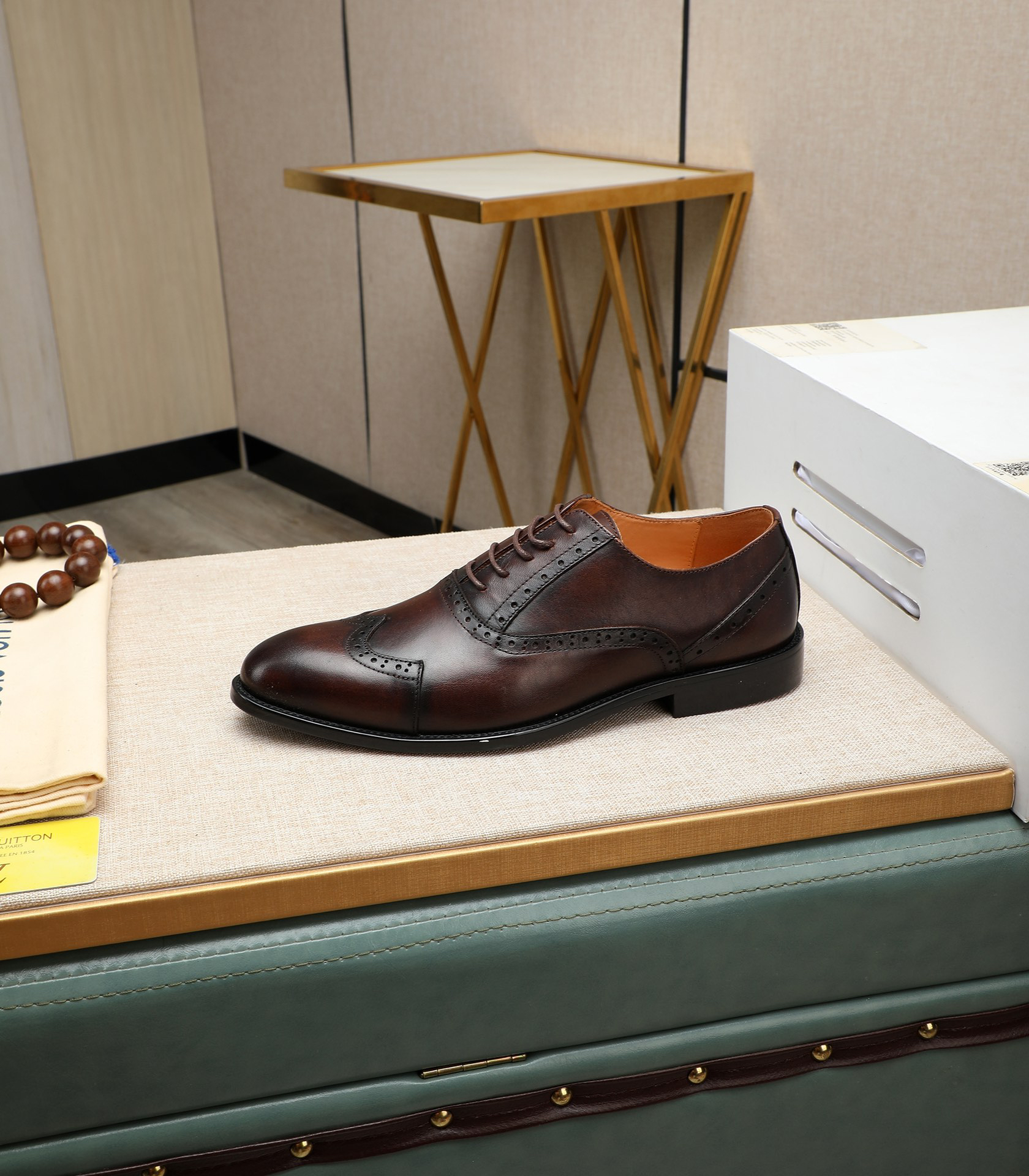 LV men's leather shoes-4