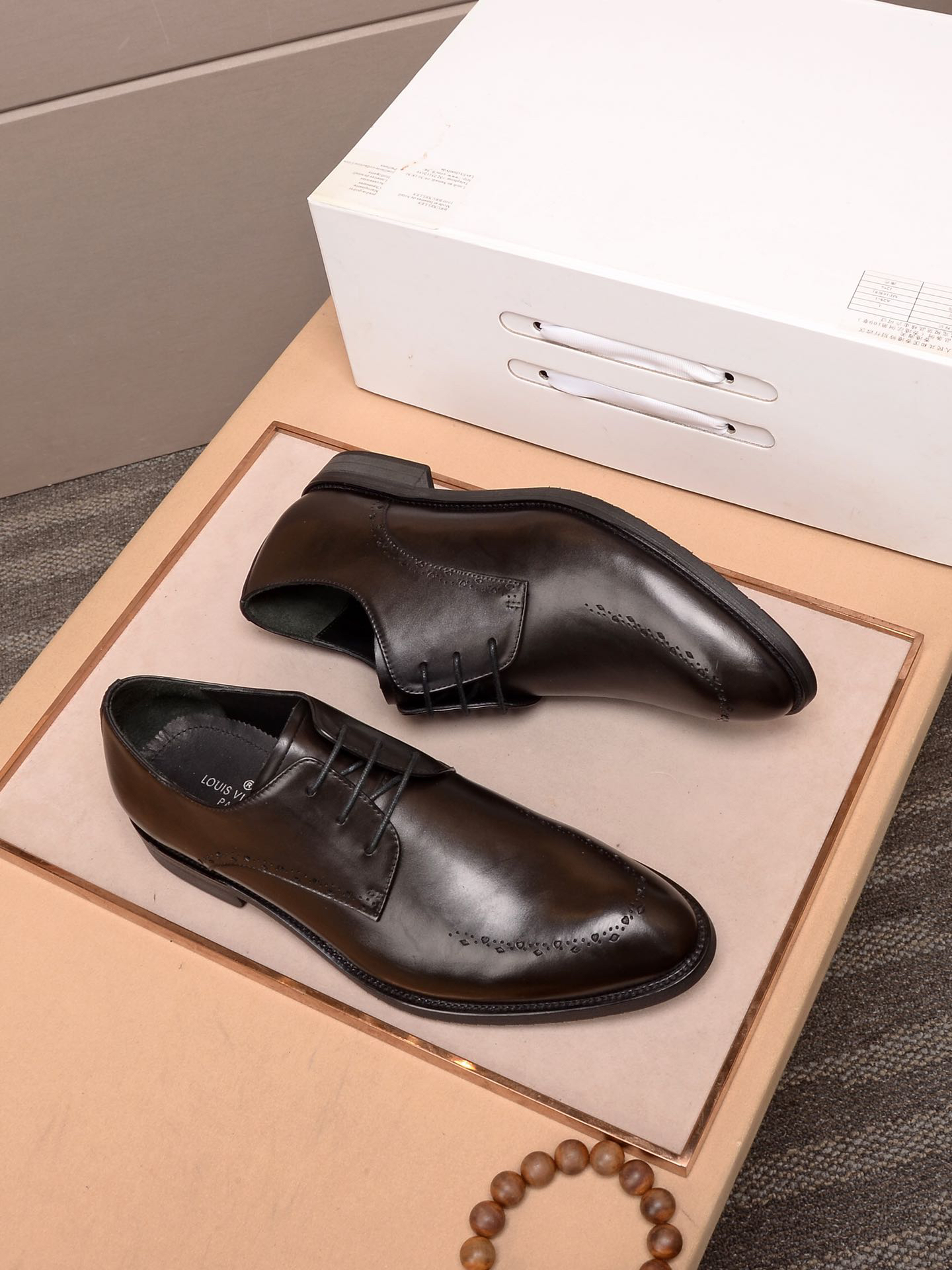 LV men's leather shoes-21