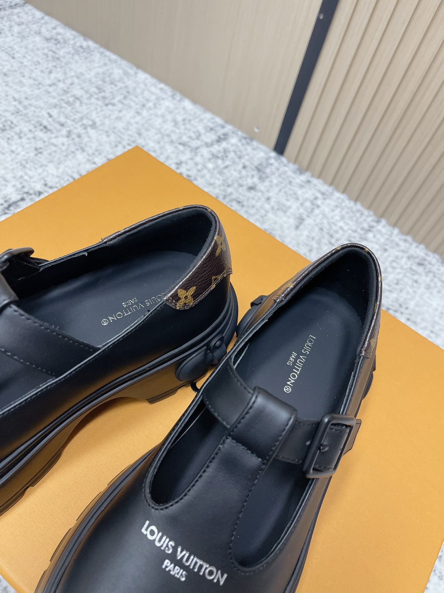 LV women's leather shoes-2