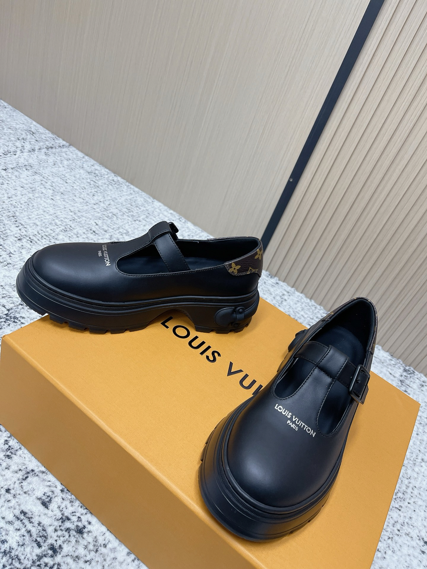 LV women's leather shoes-2