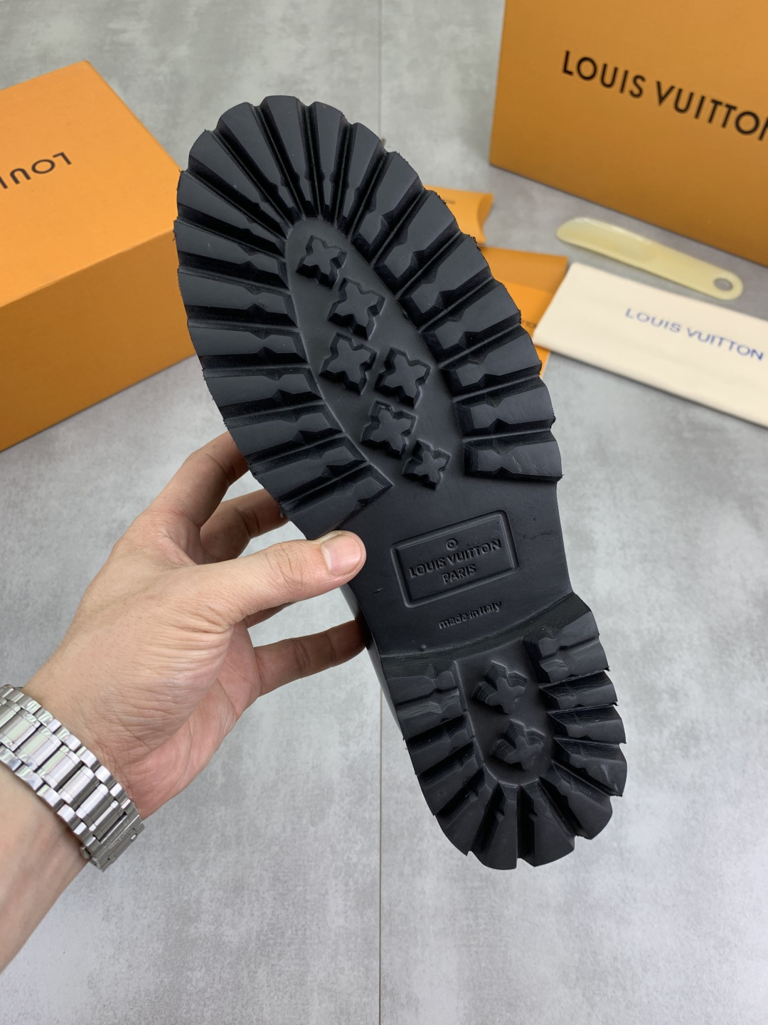 LV men's leather shoes-10