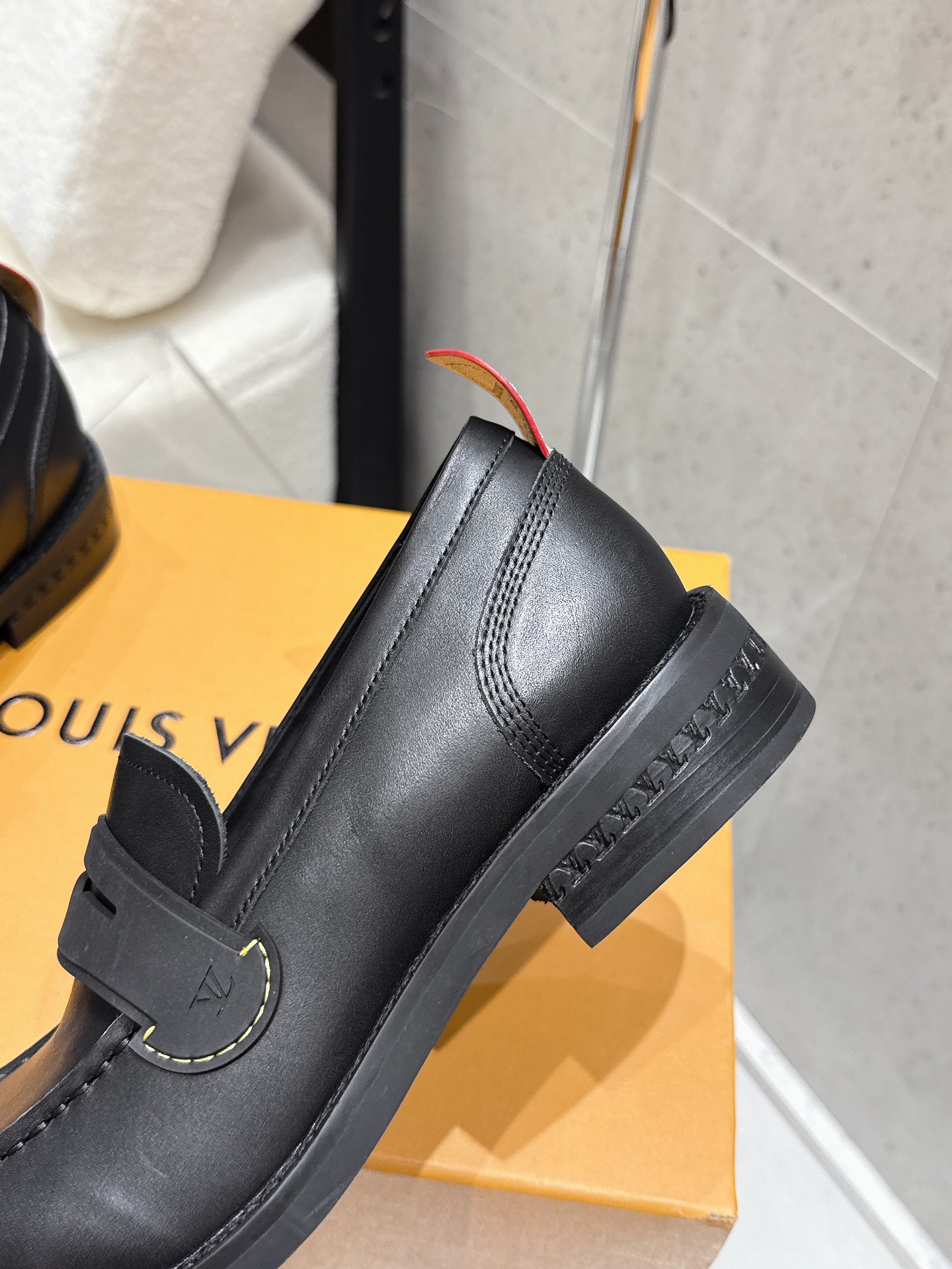LV women's leather shoes-44