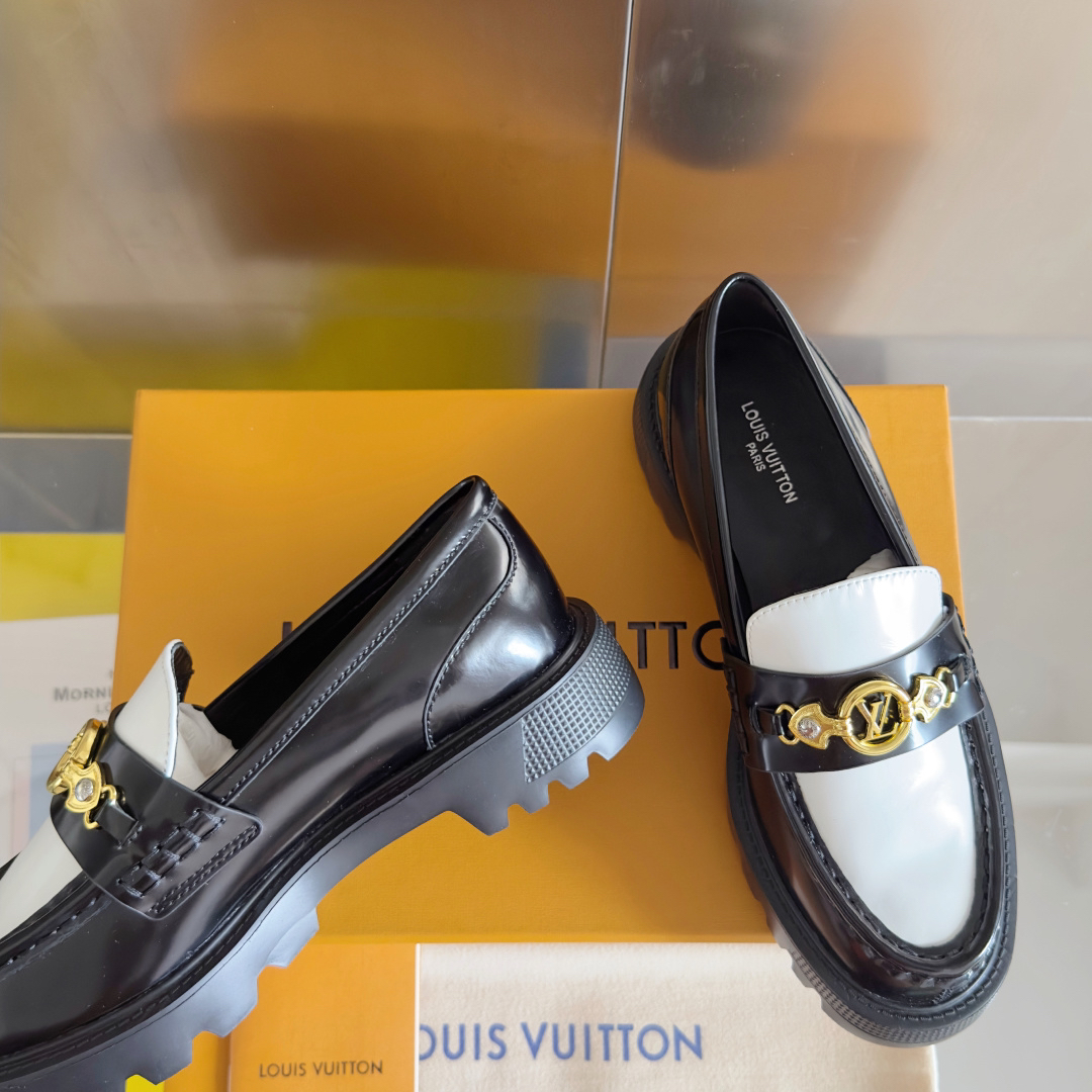 LV women's leather shoes-18