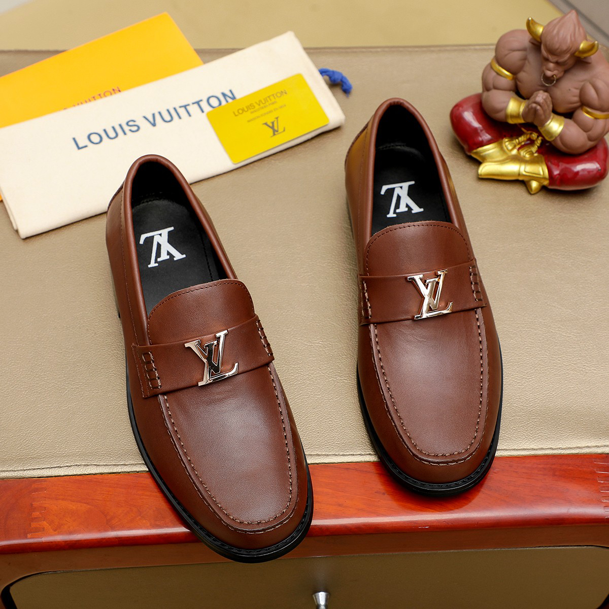 LV men's leather shoes-71