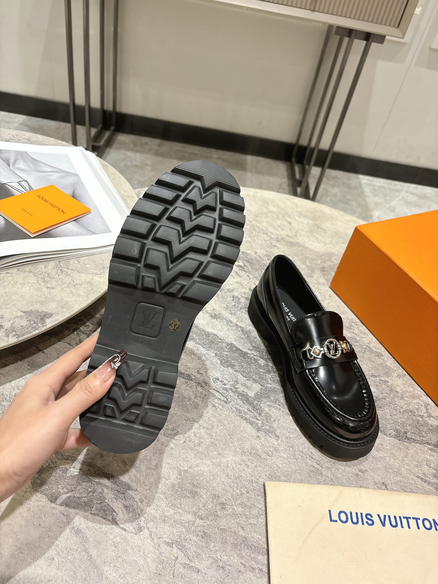 LV women's leather shoes-3