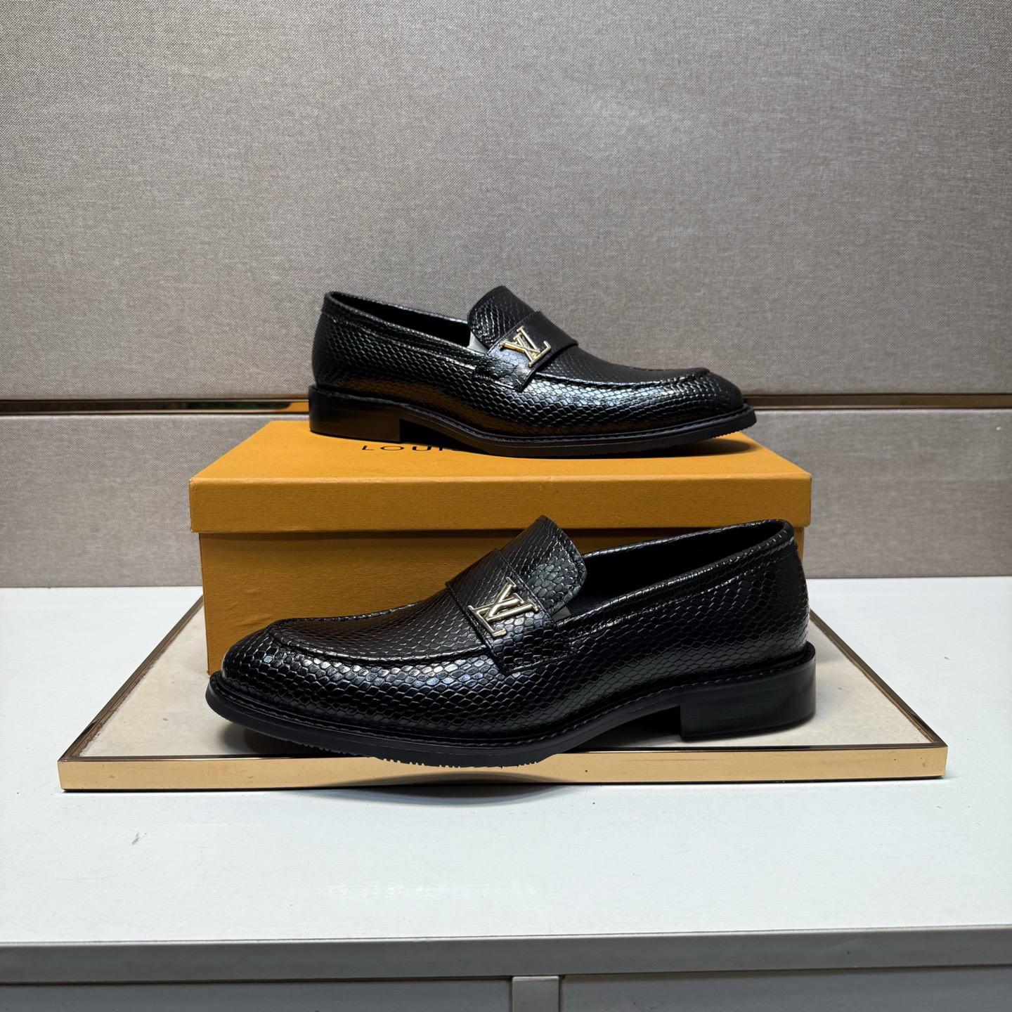 LV men's leather shoes-58