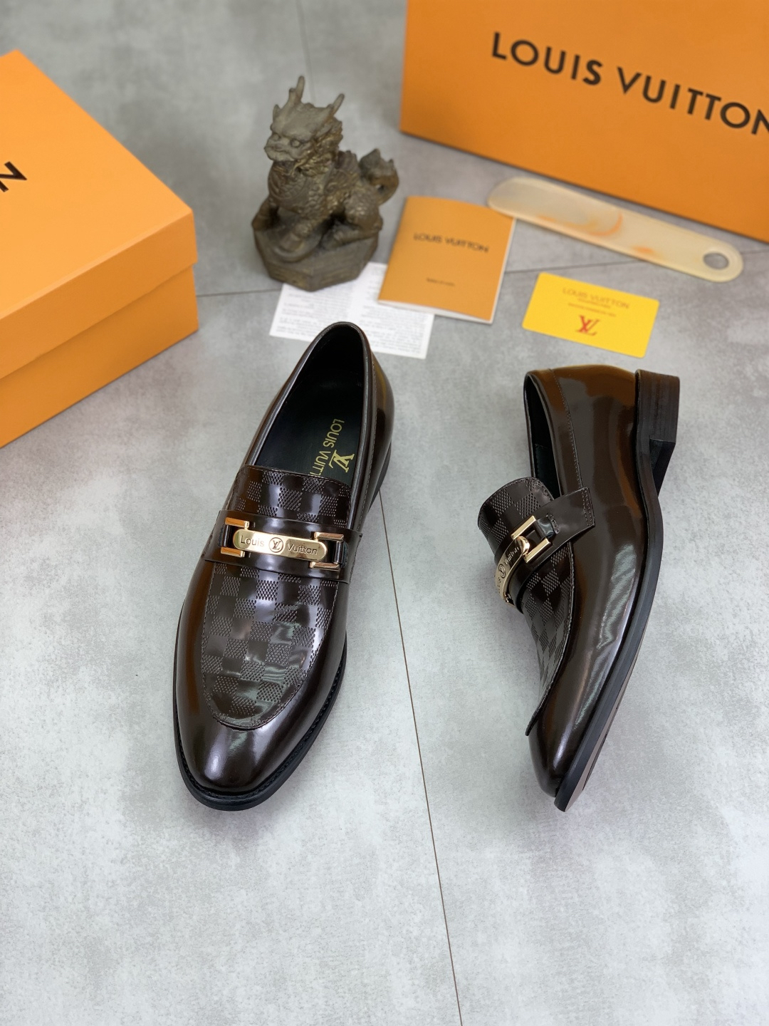 LV men's leather shoes-19