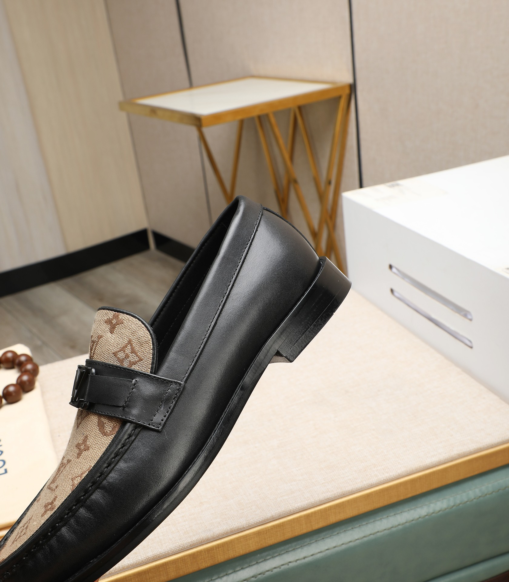 LV men's leather shoes-24