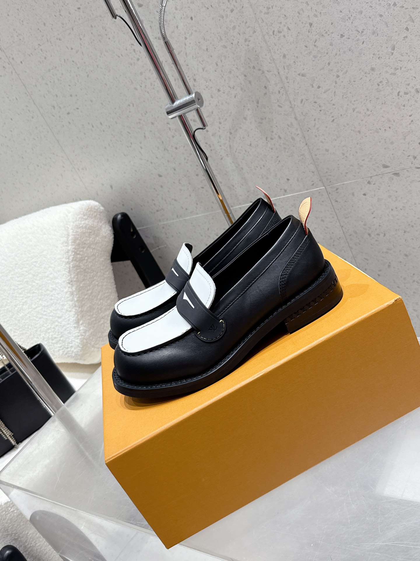 LV women's leather shoes-46