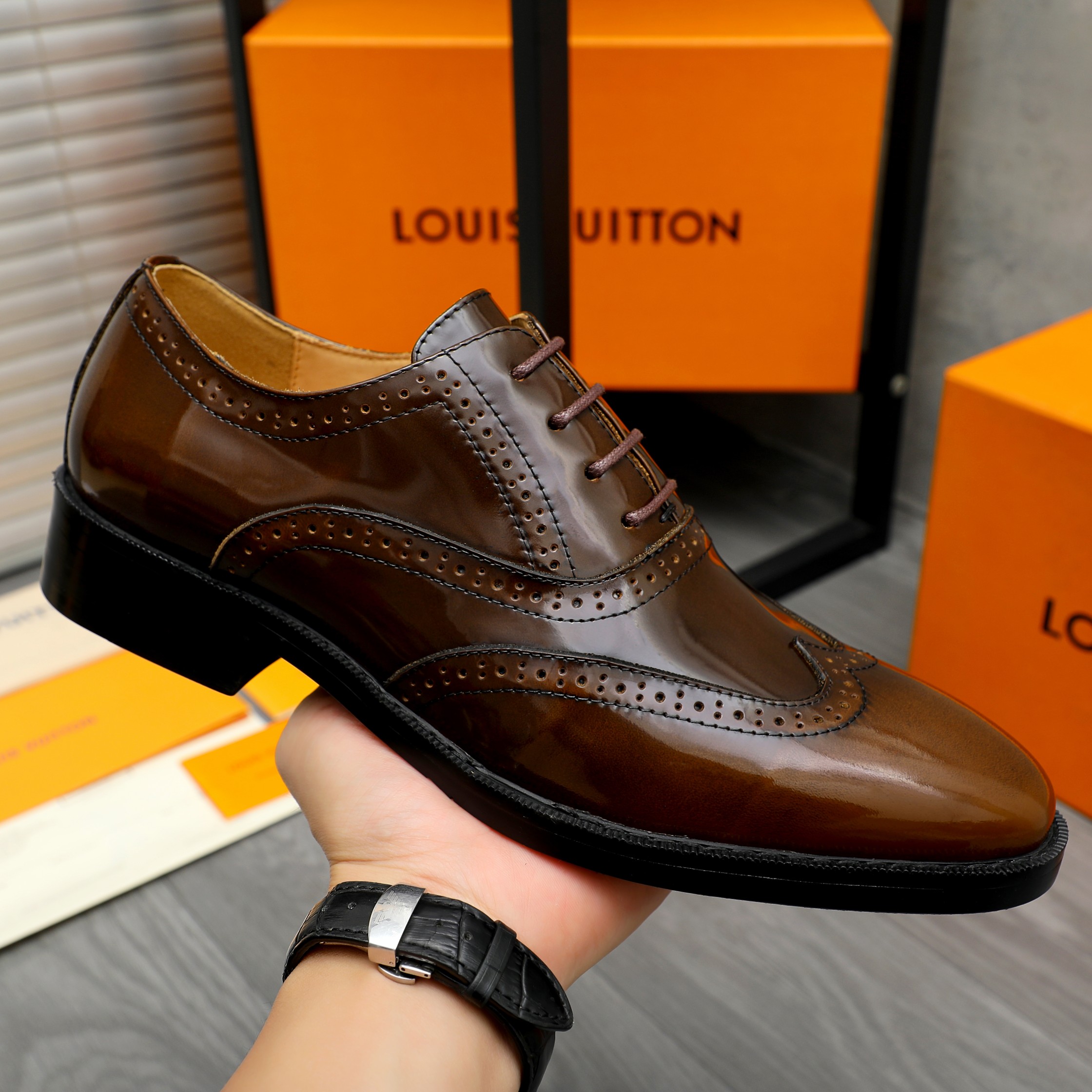 LV men's leather shoes-2