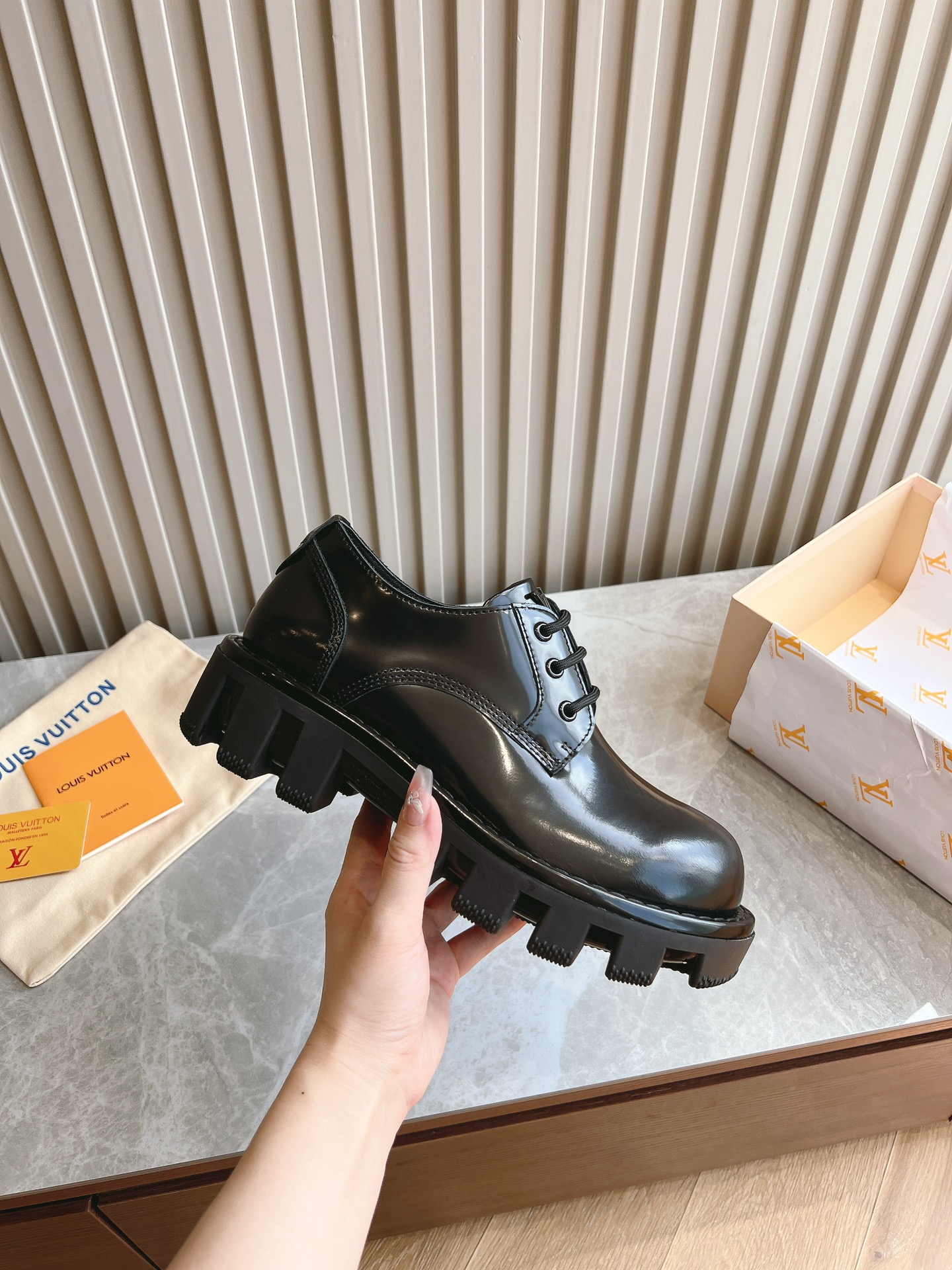 LV women's leather shoes-14