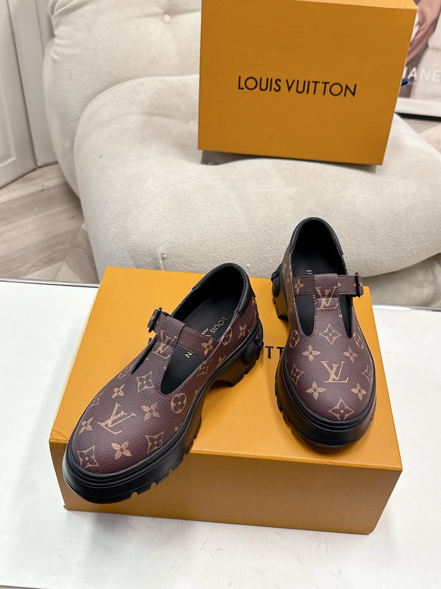 LV women's leather shoes-42