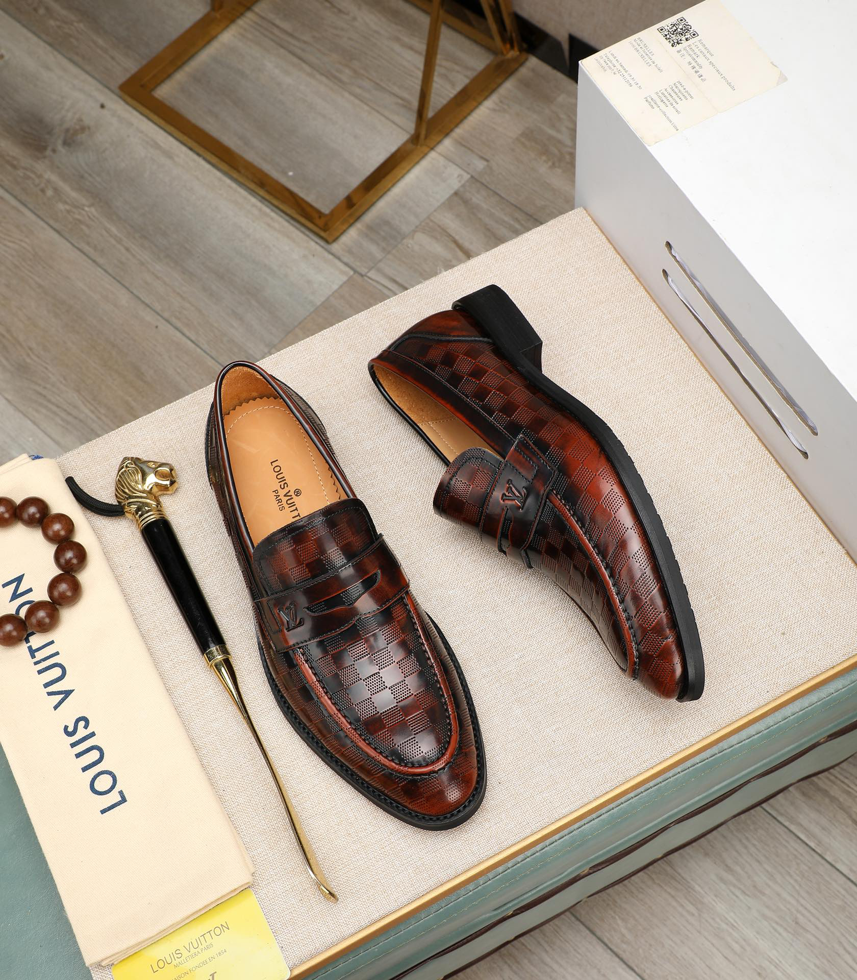 LV men's leather shoes-3