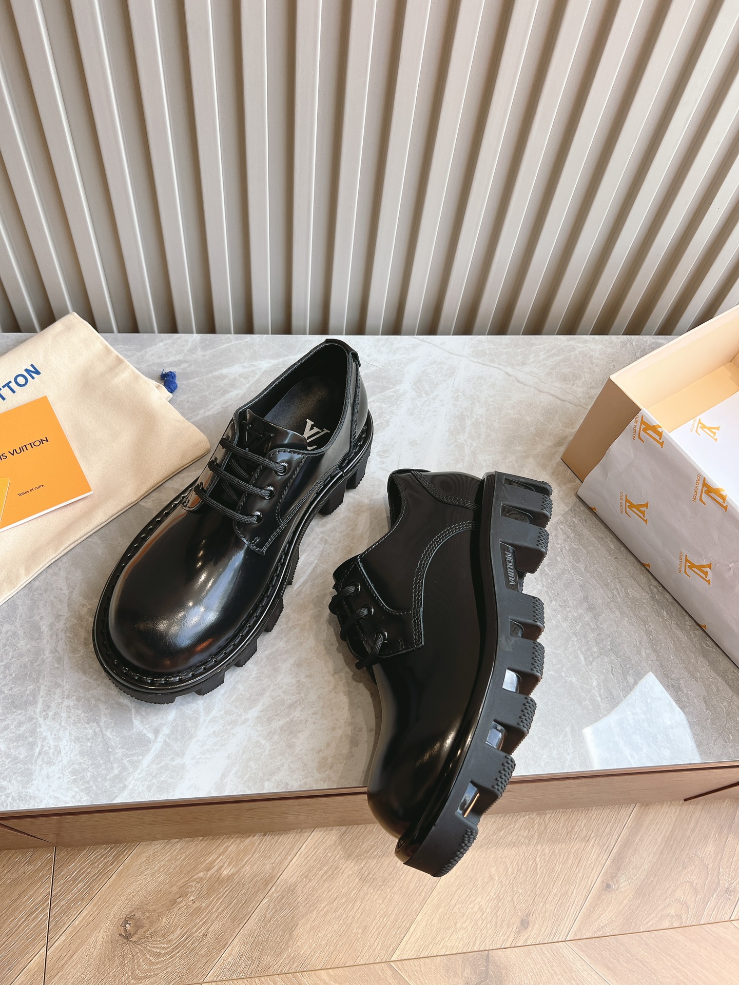 LV women's leather shoes-14