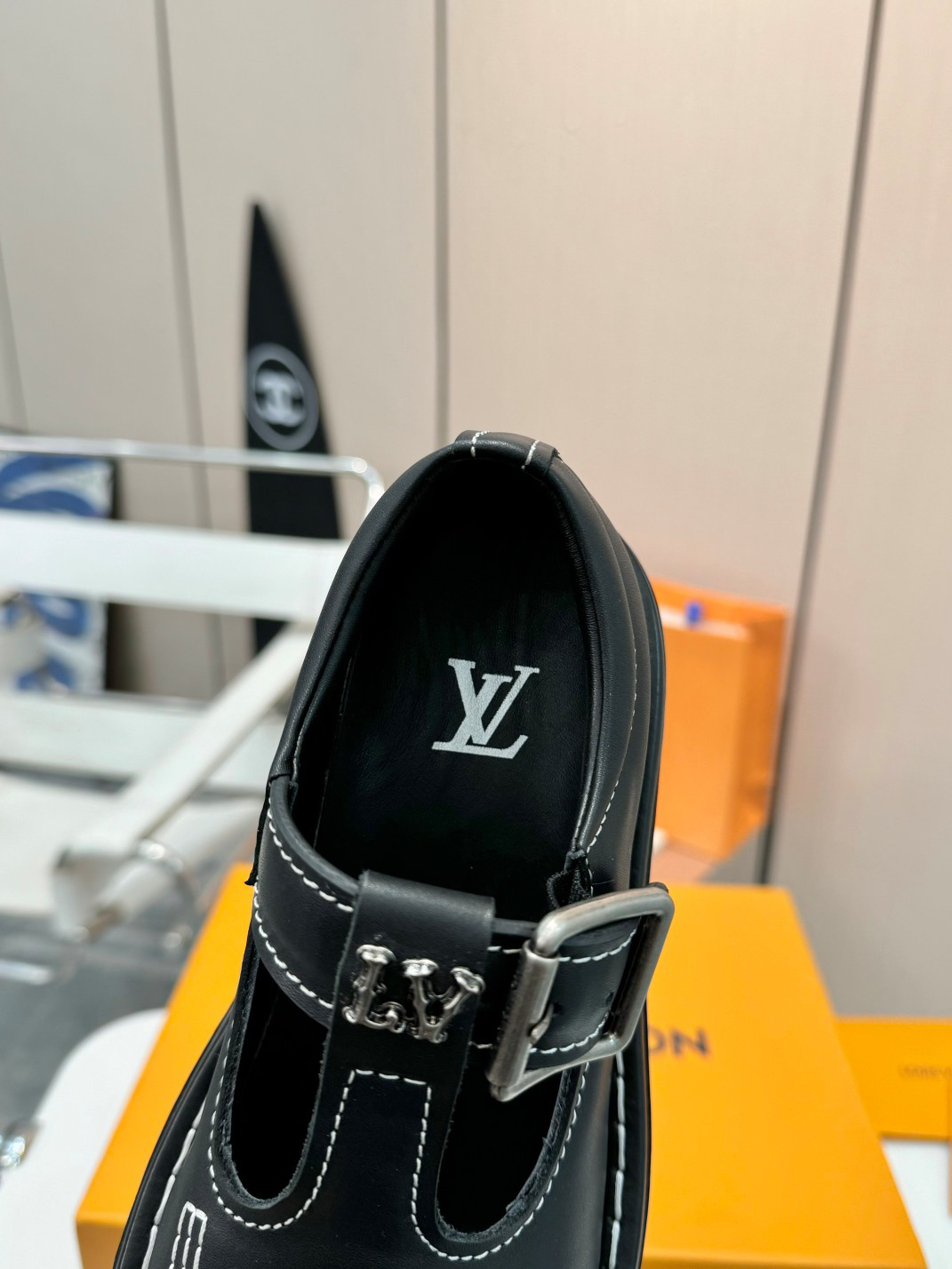 LV women's leather shoes-15