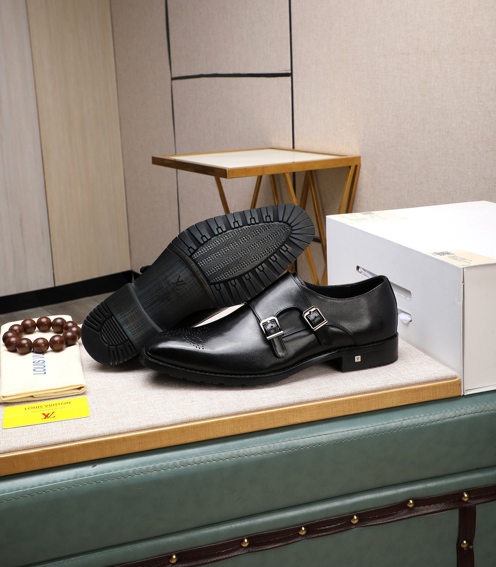 LV men's leather shoes-8