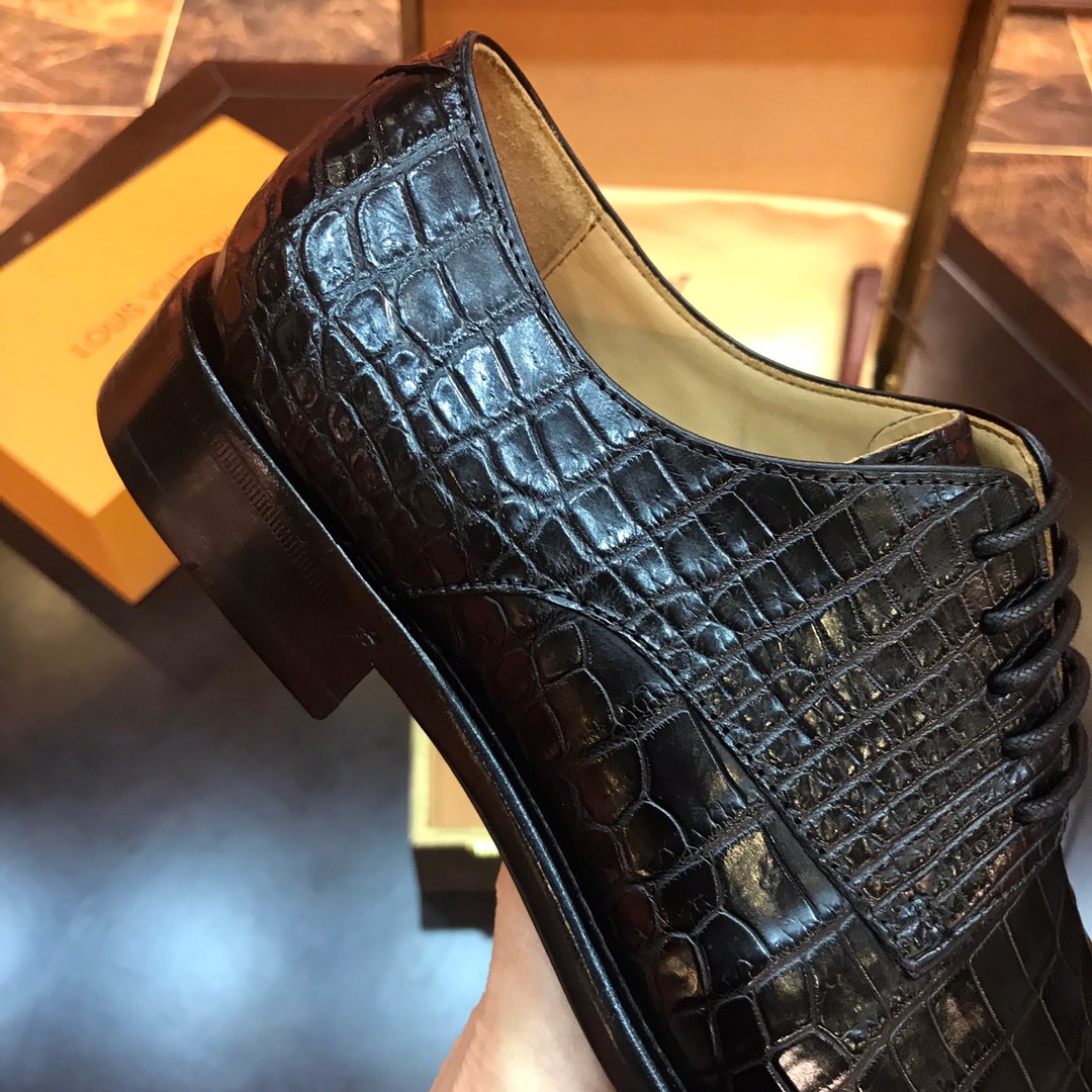 LV men's leather shoes-67