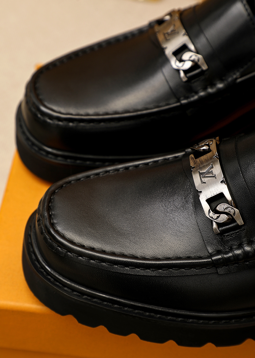 LV men's leather shoes-66