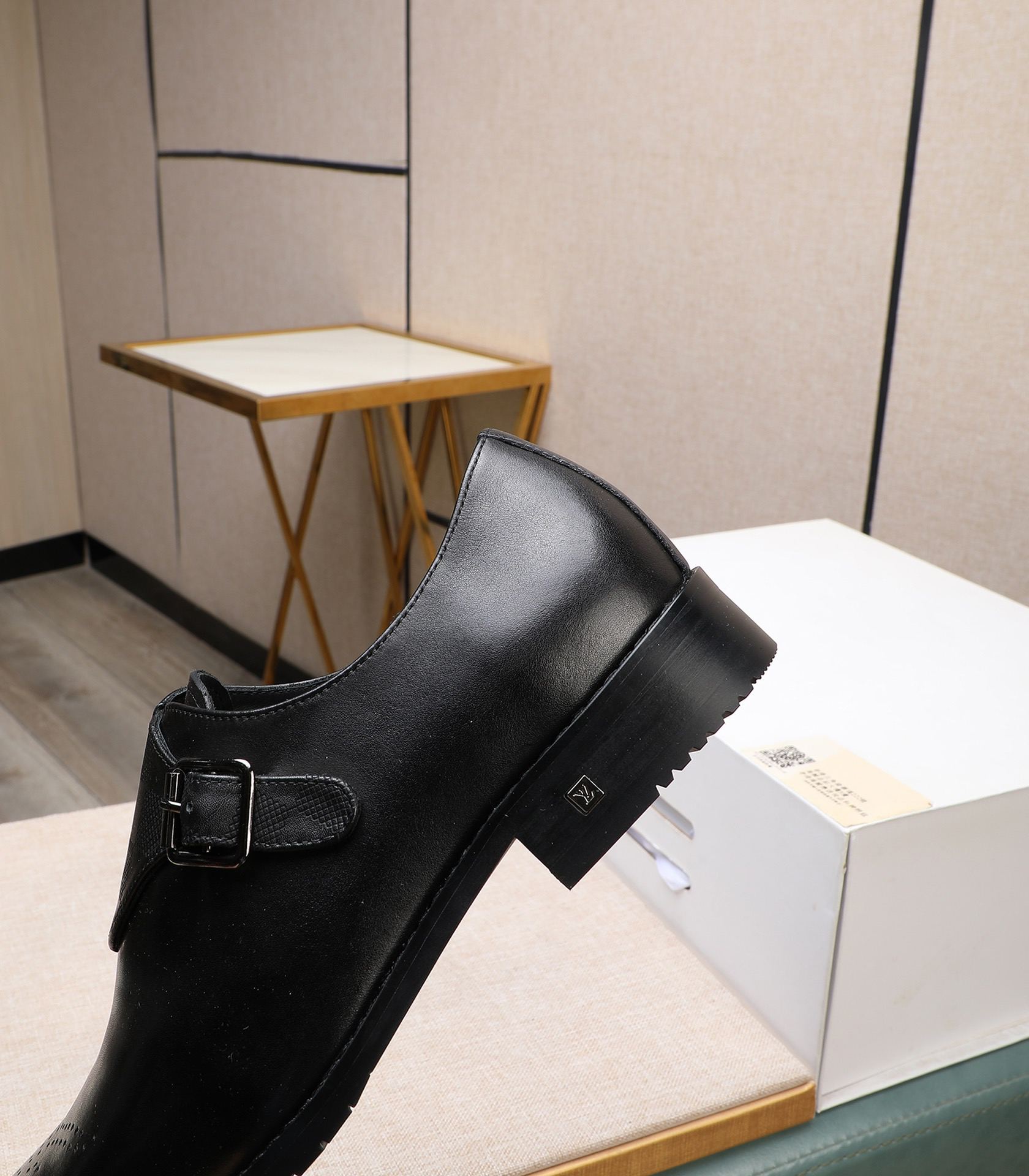 LV men's leather shoes-29