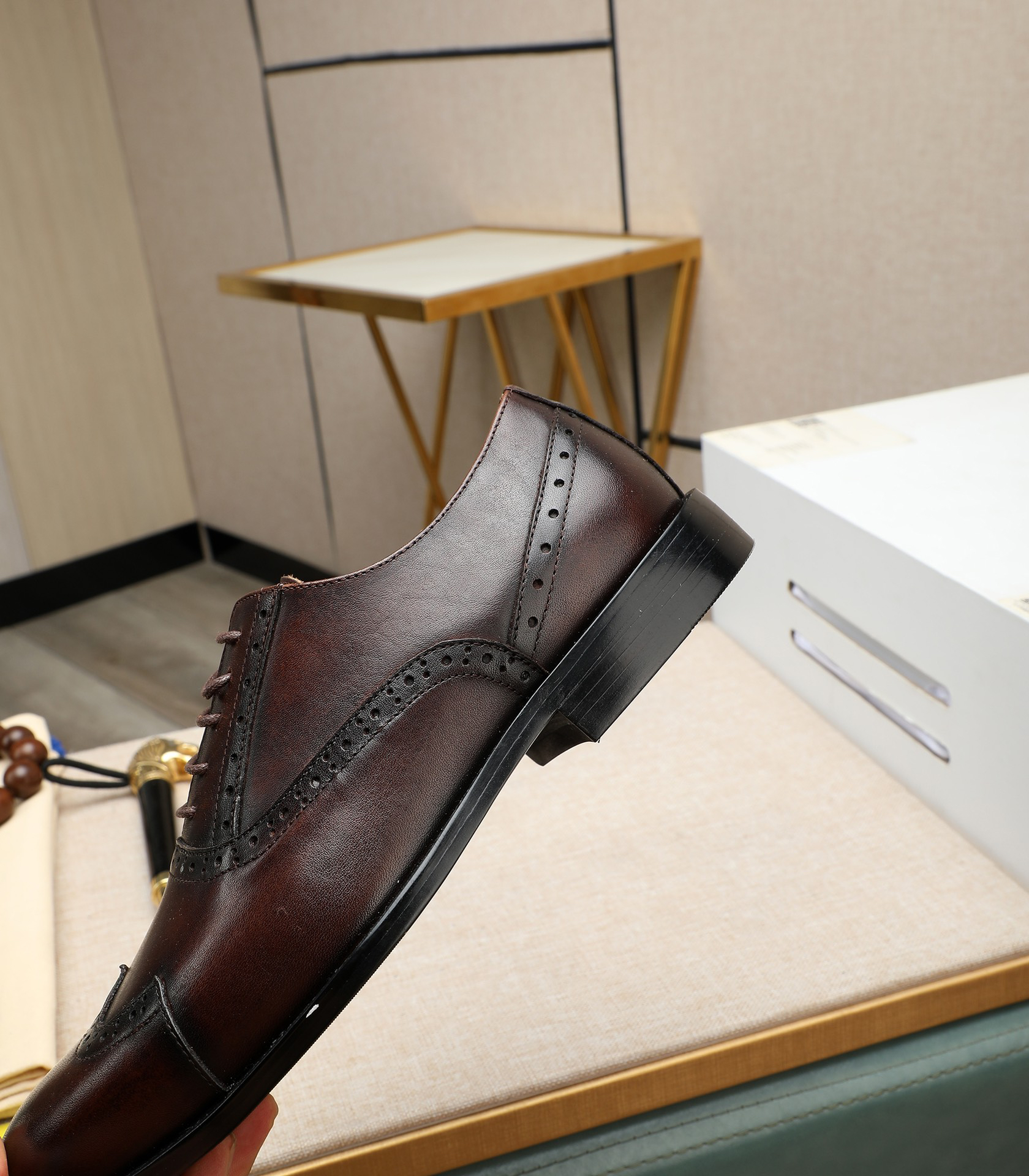 LV men's leather shoes-4