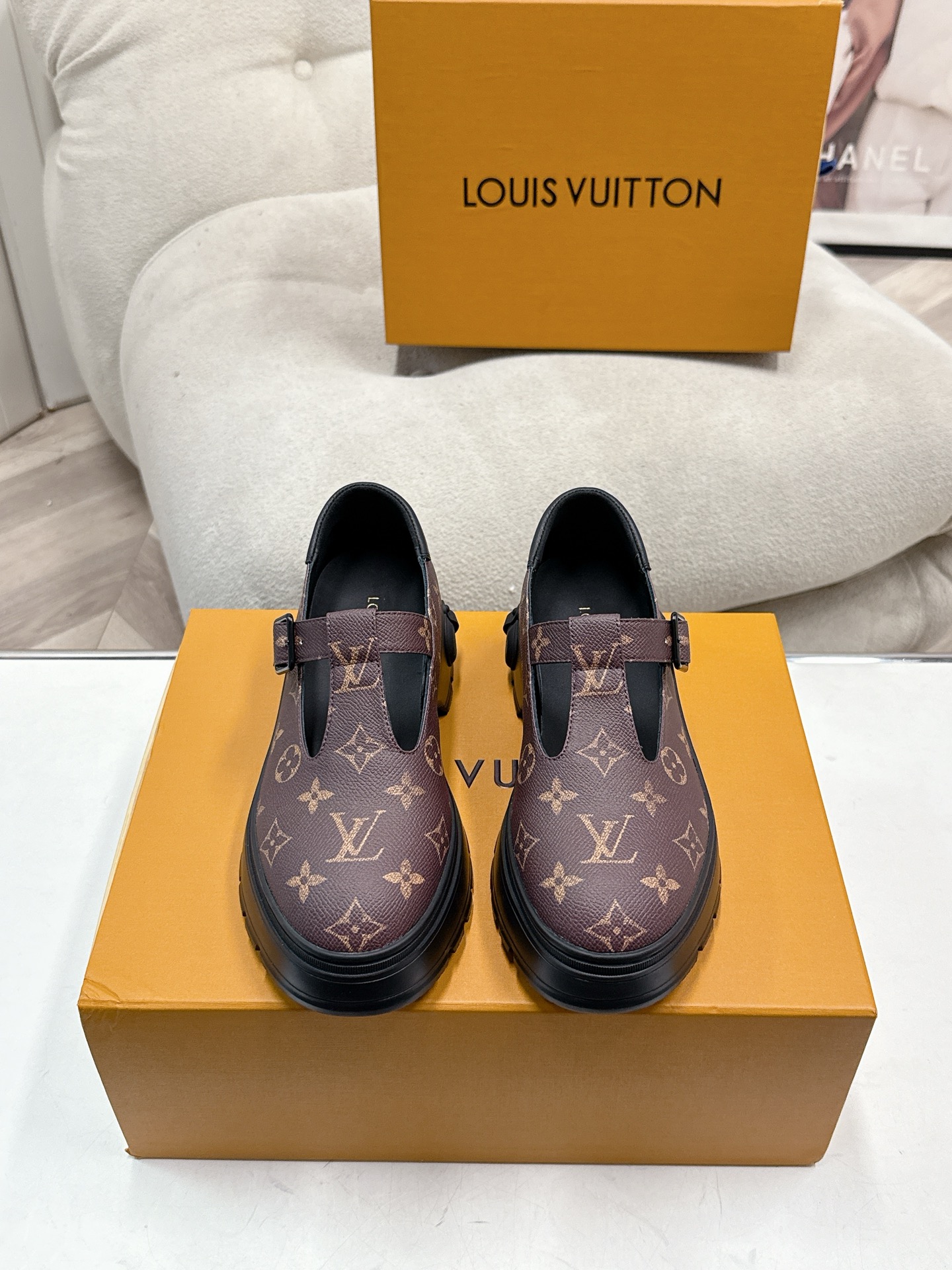 LV women's leather shoes-42
