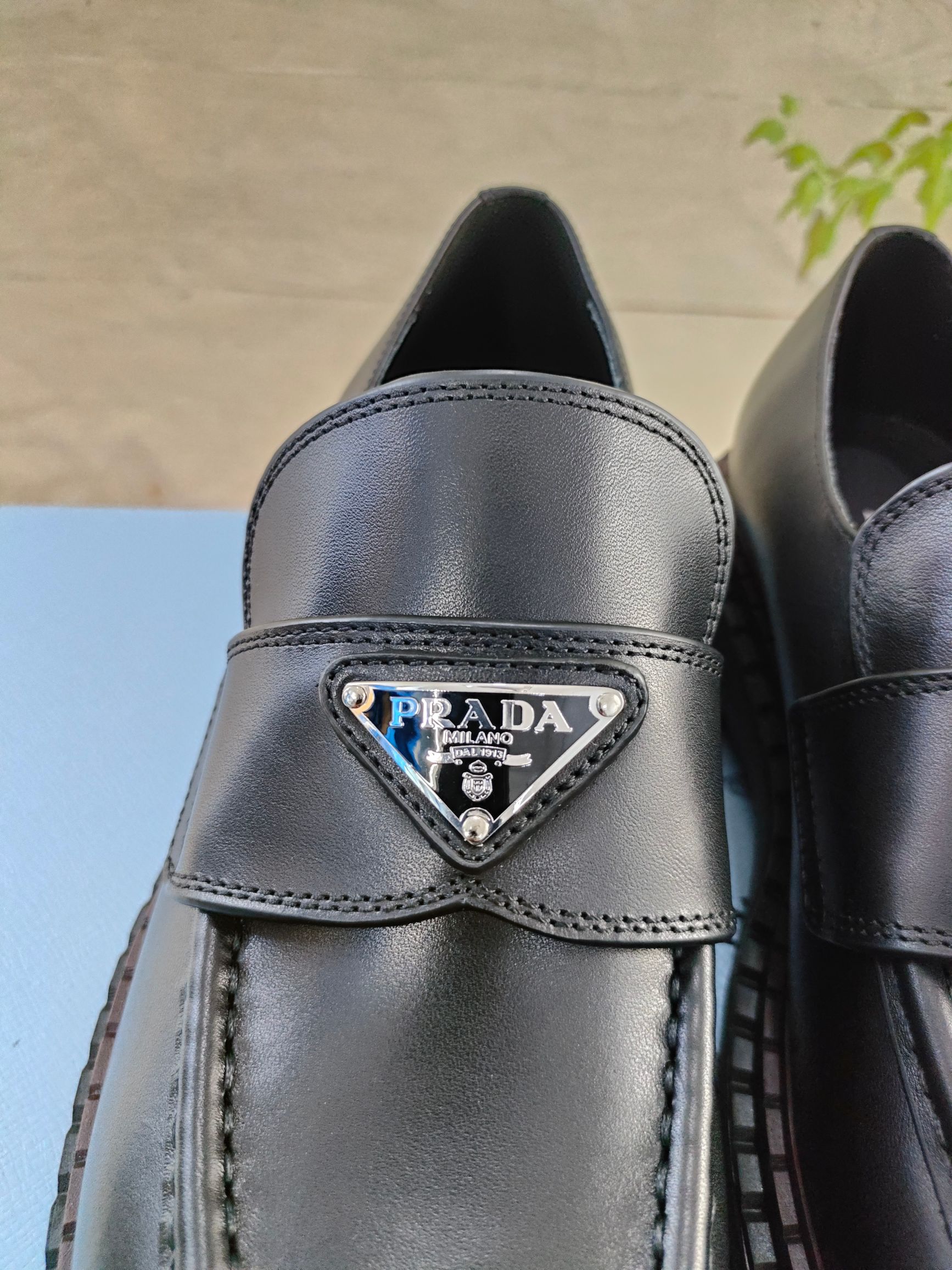 Prada women's leather shoes-39