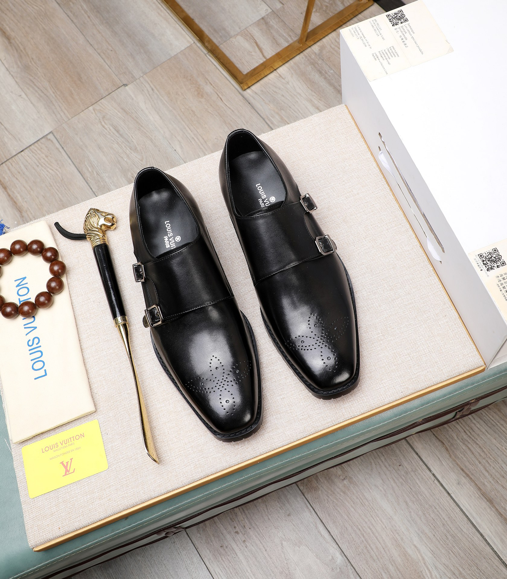 LV men's leather shoes-8