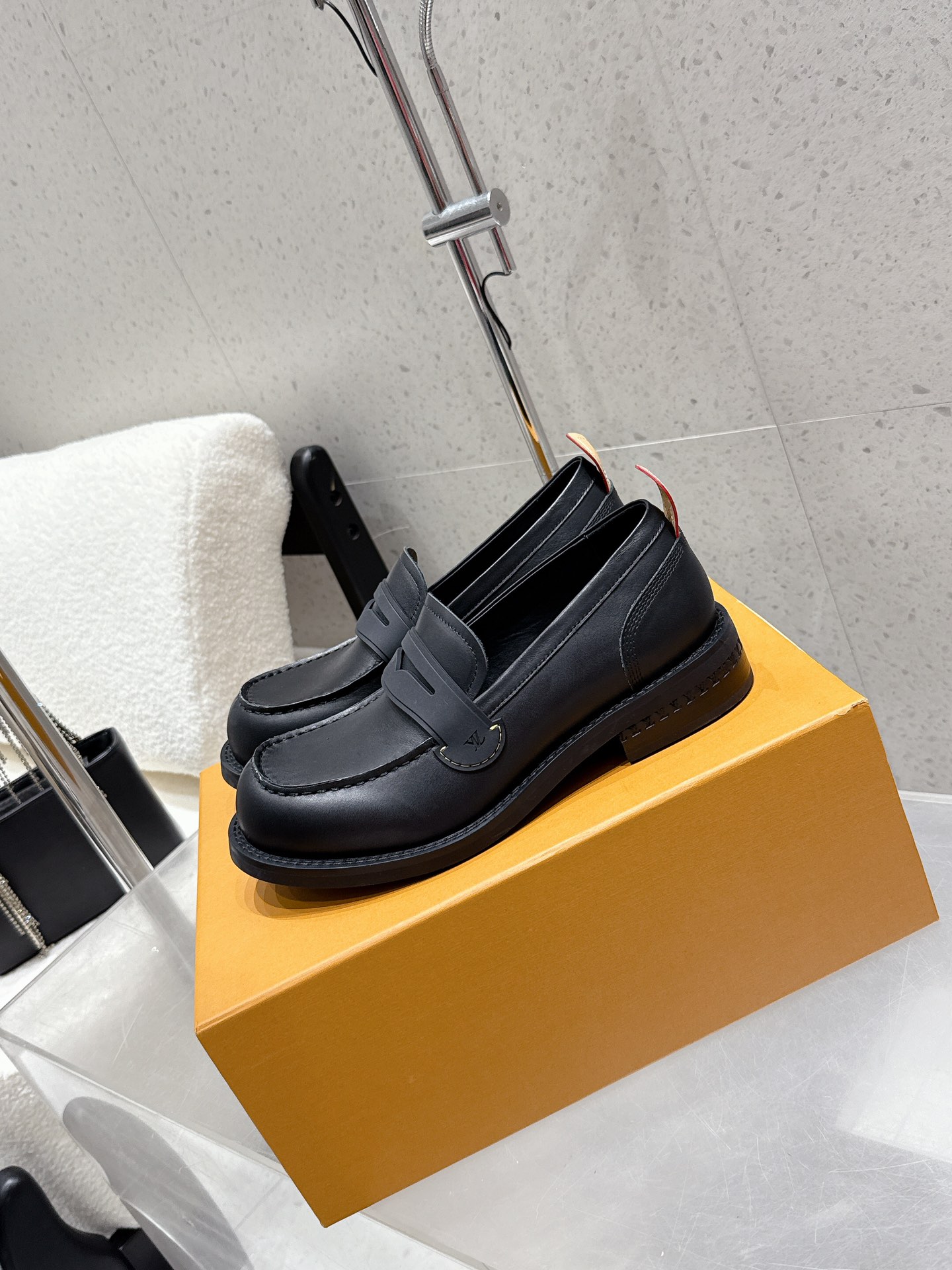 LV women's leather shoes-44