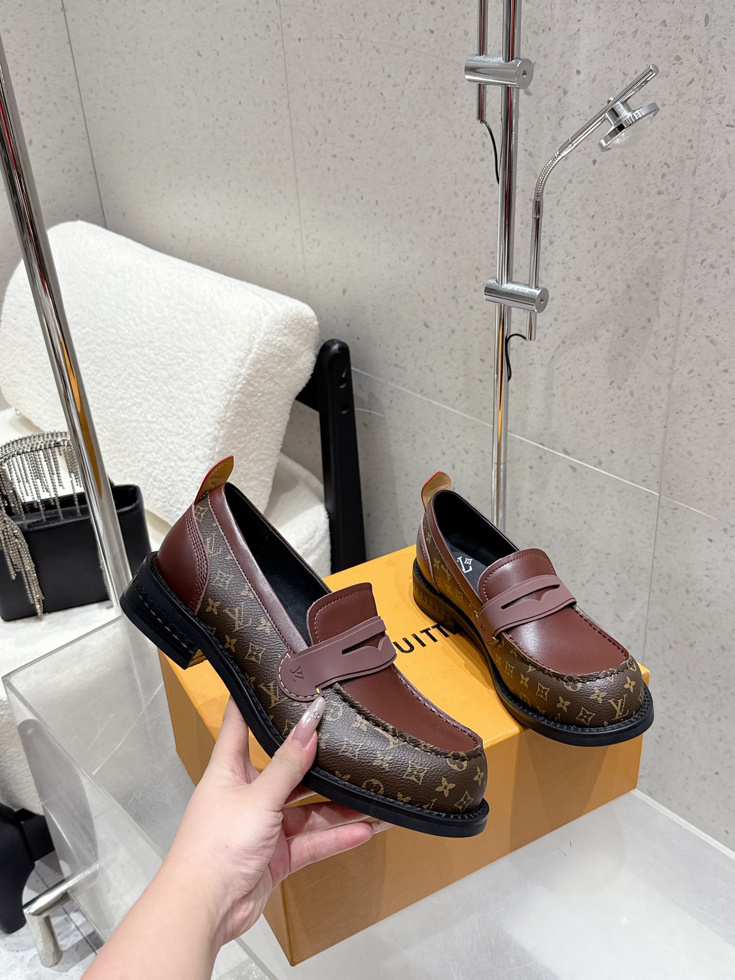 LV women's leather shoes-43