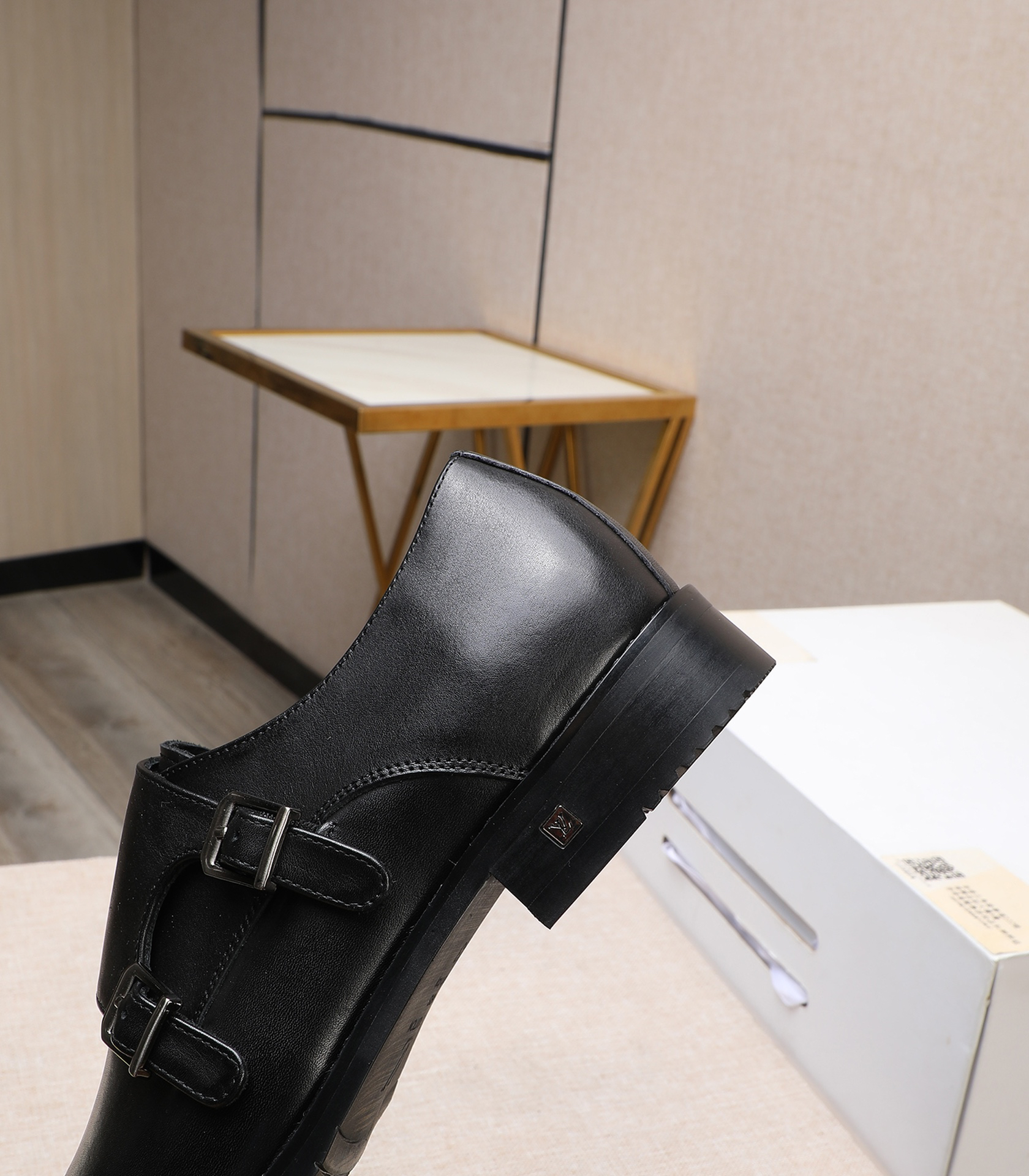 LV men's leather shoes-8