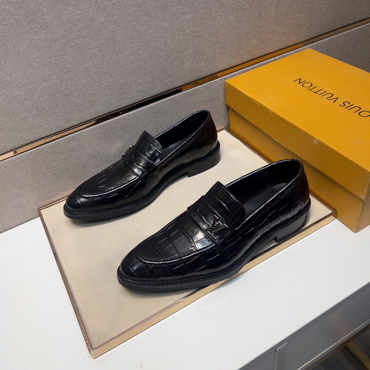 LV men's leather shoes-35