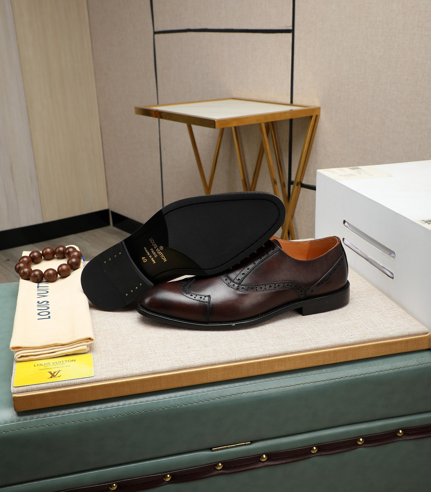 LV men's leather shoes-4