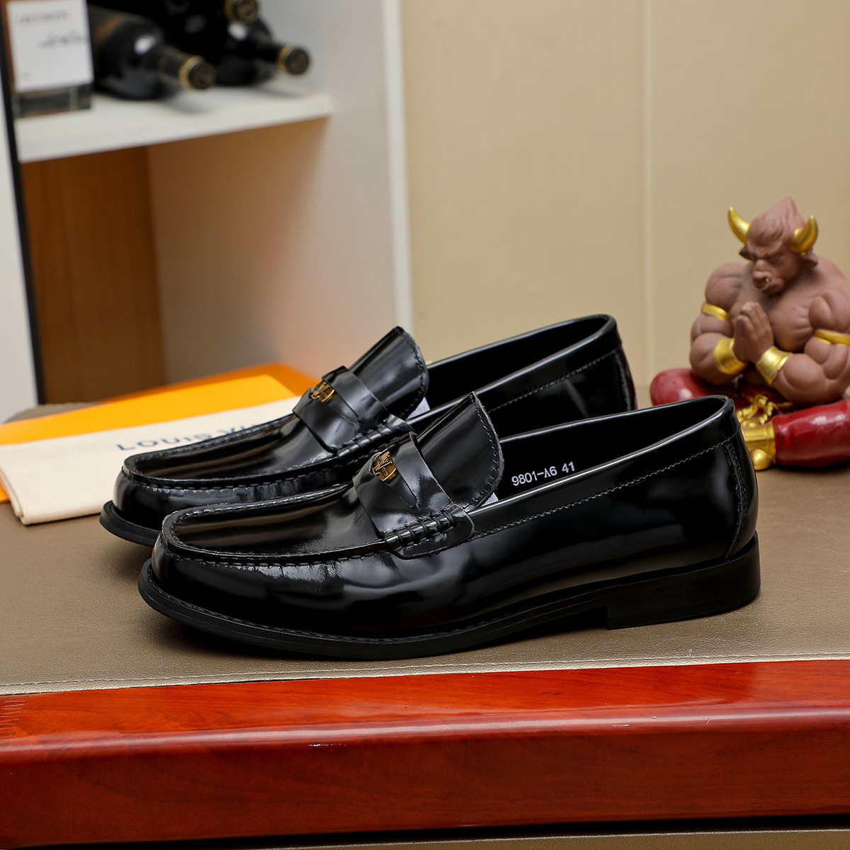 LV men's leather shoes-68