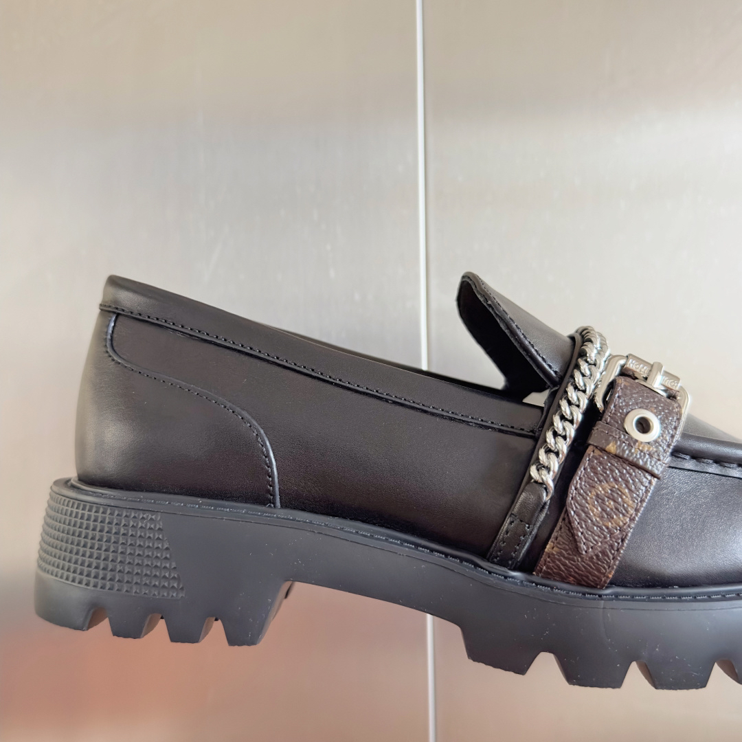 LV women's leather shoes-17