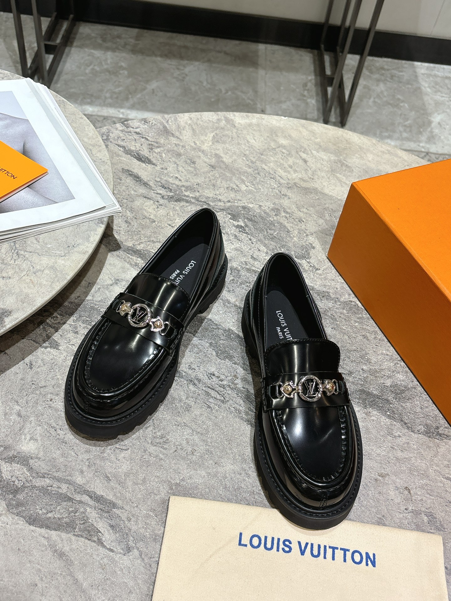 LV women's leather shoes-3