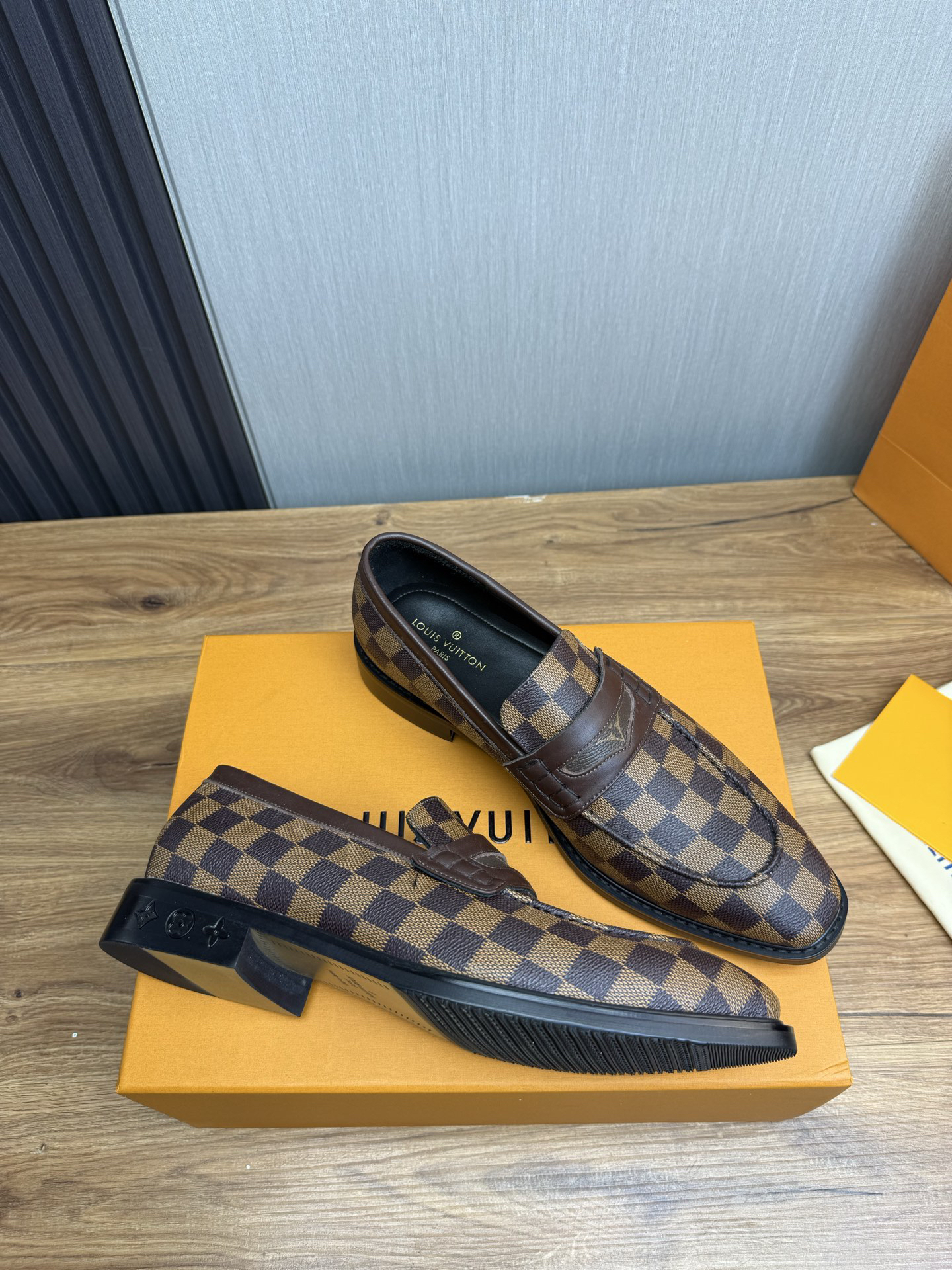 LV women's leather shoes-34