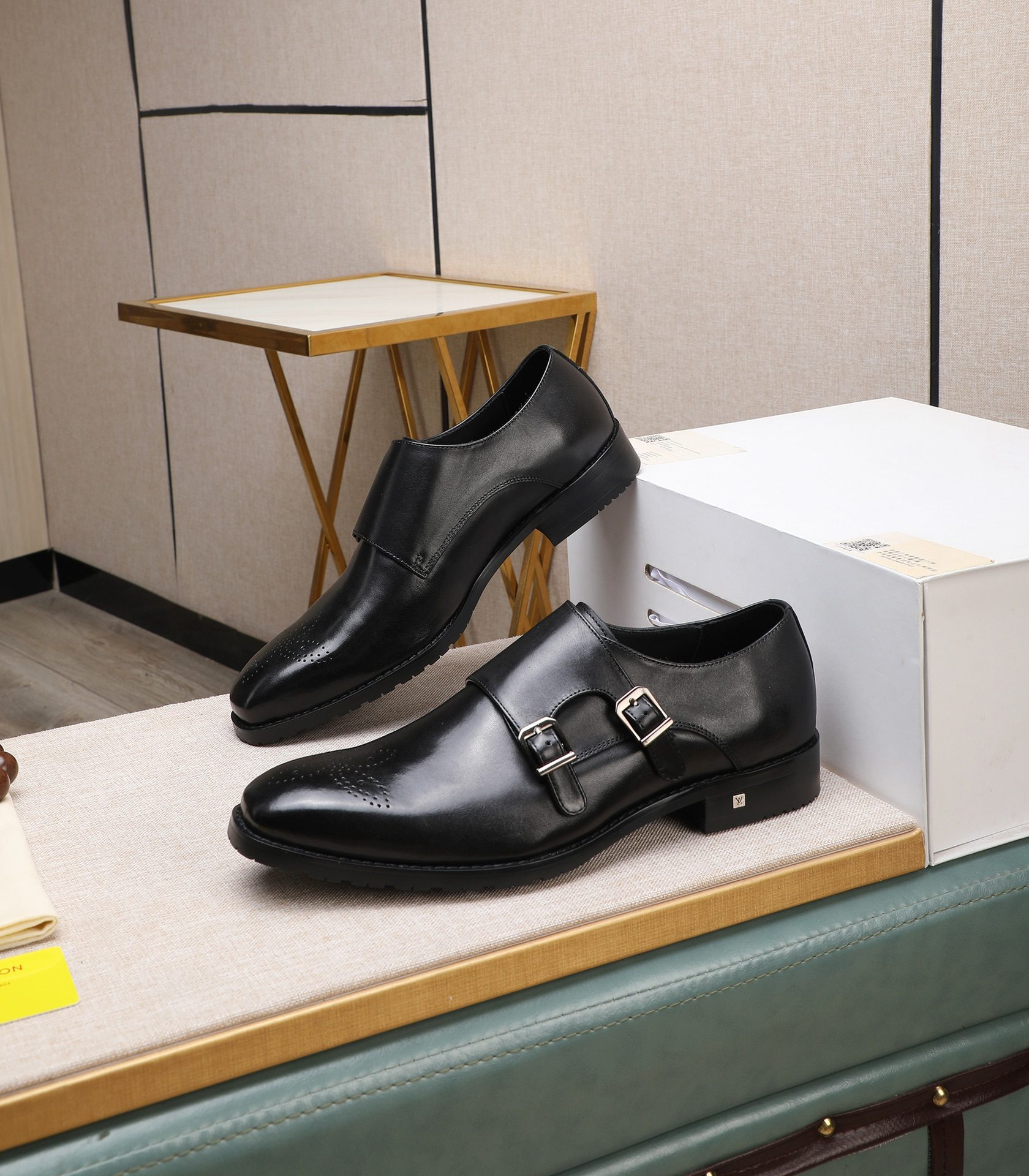 LV men's leather shoes-8