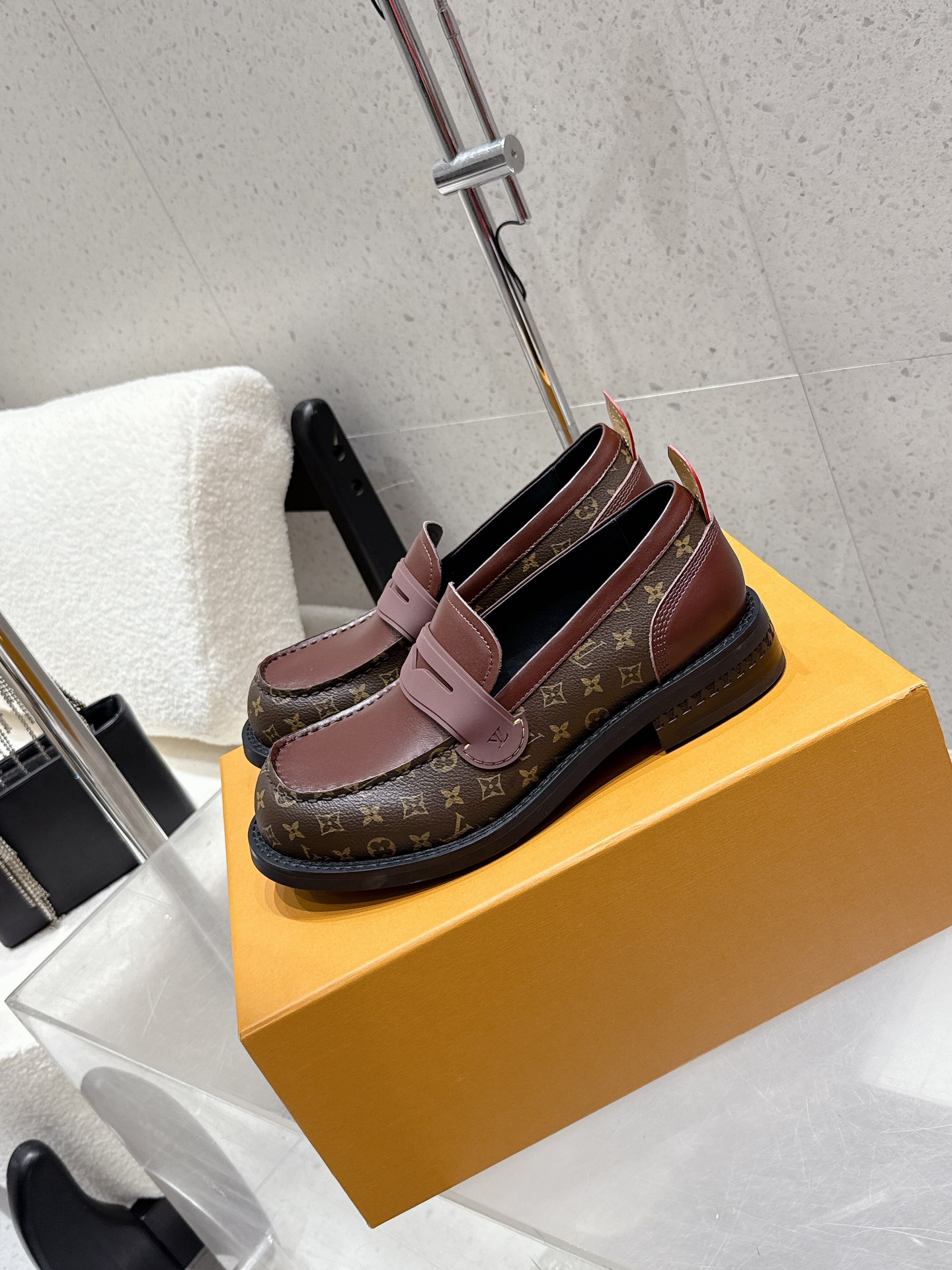 LV women's leather shoes-43